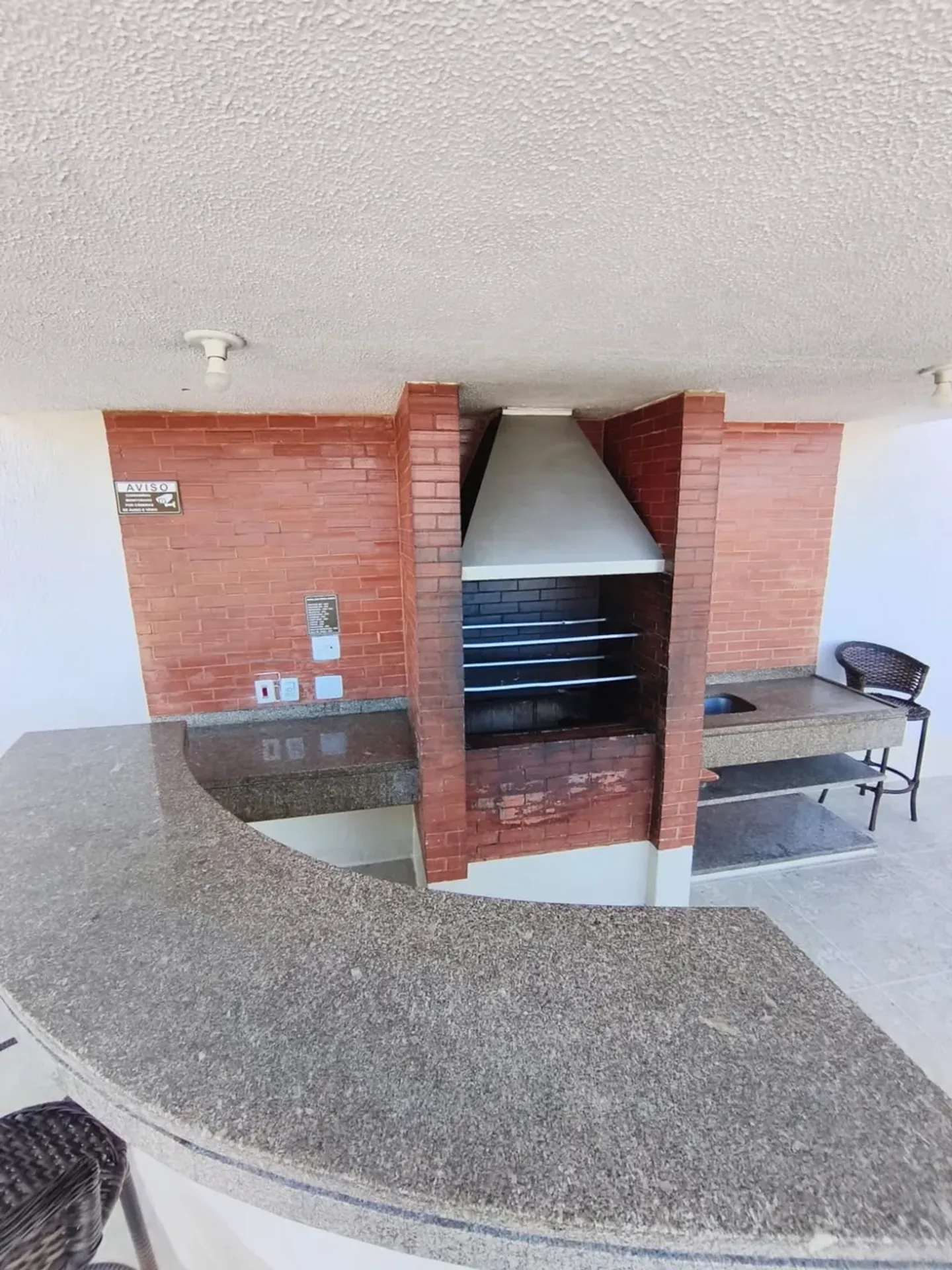 Unfurnished 2-bedroom apartment with 2 bathrooms — photo 35