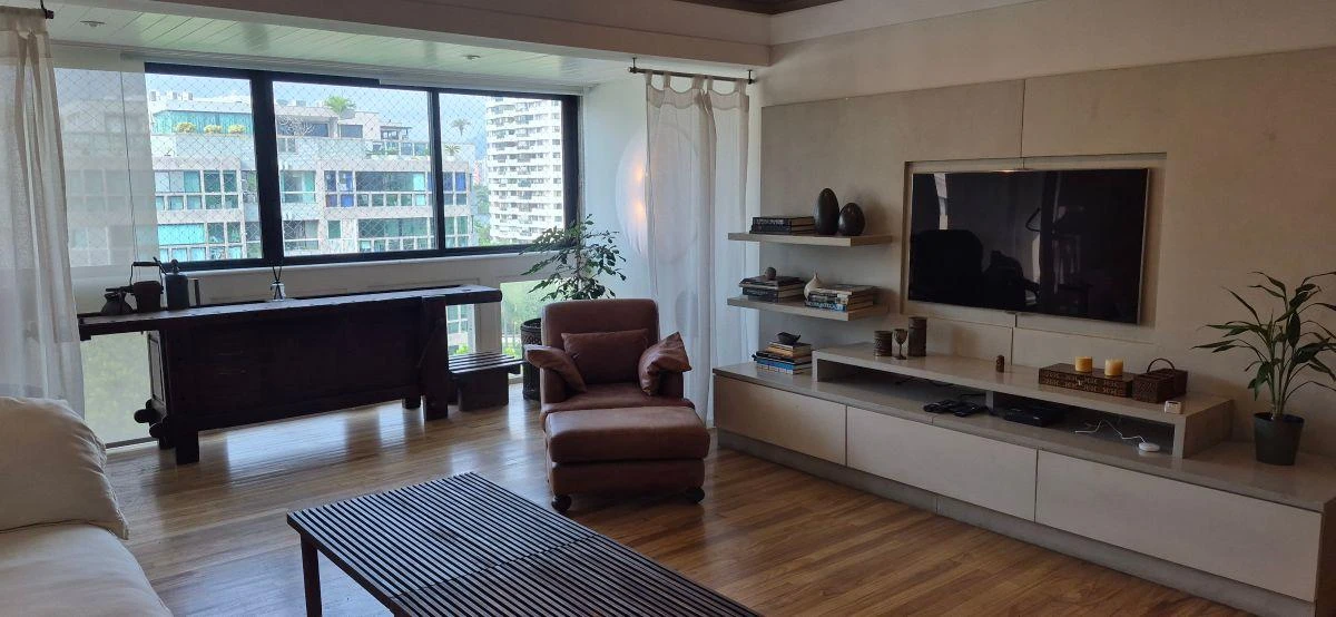 Bathtub in a 5-bedroom apartment, 465 m² — photo 15