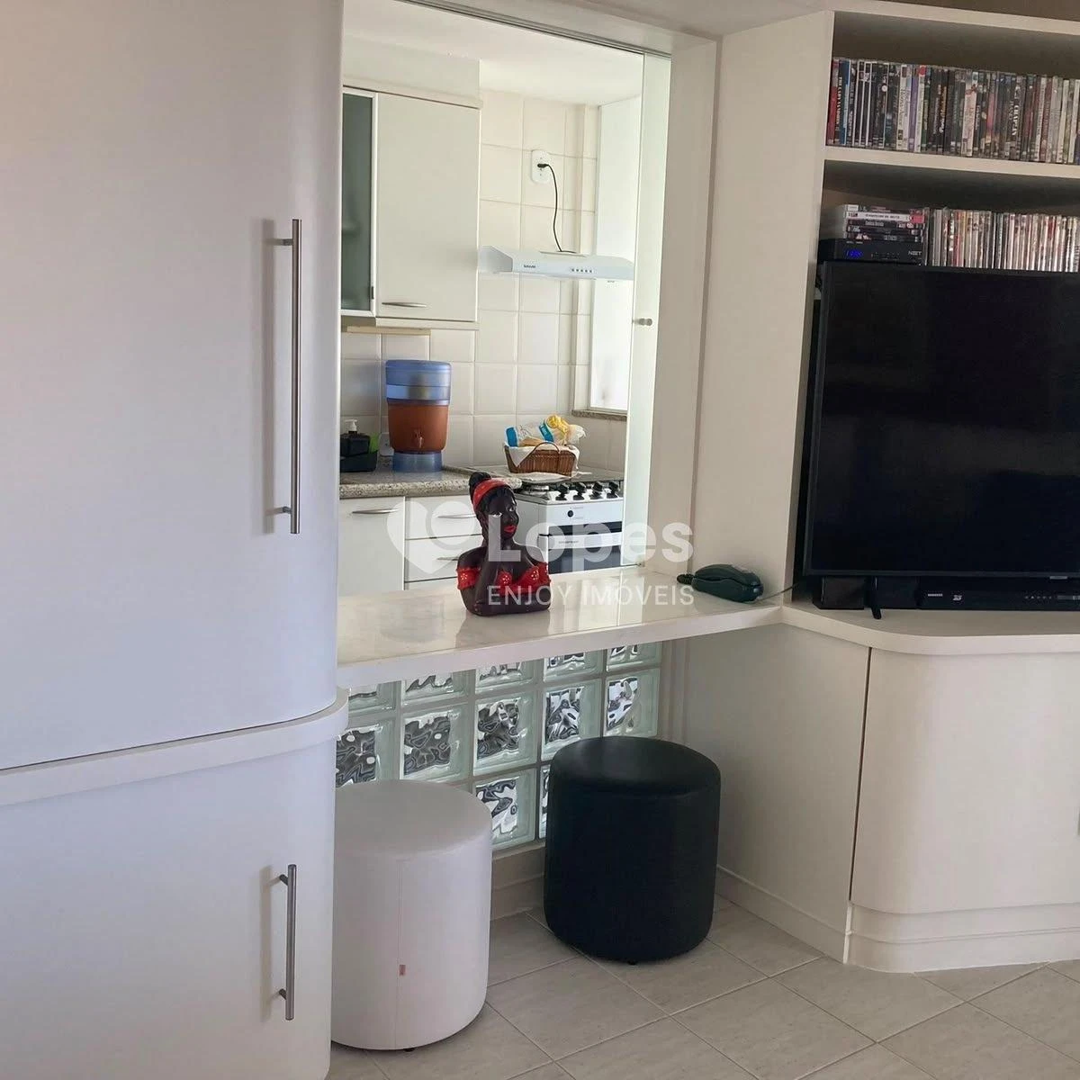 Furnished apartment, 96 m², with a glass-enclosed balcony — photo 22