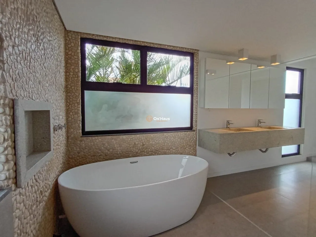 Rental house with 6 en-suite bedrooms and 513 m² — photo 11