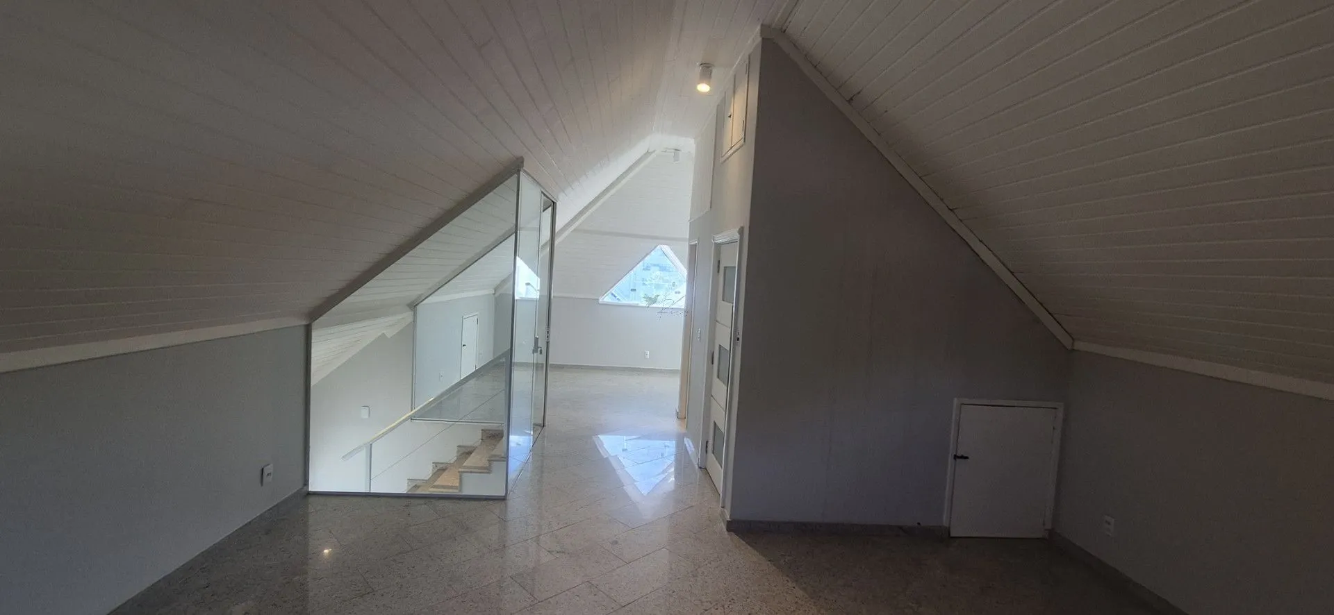 Furnished house, 469 m², with floor-to-ceiling windows — photo 24