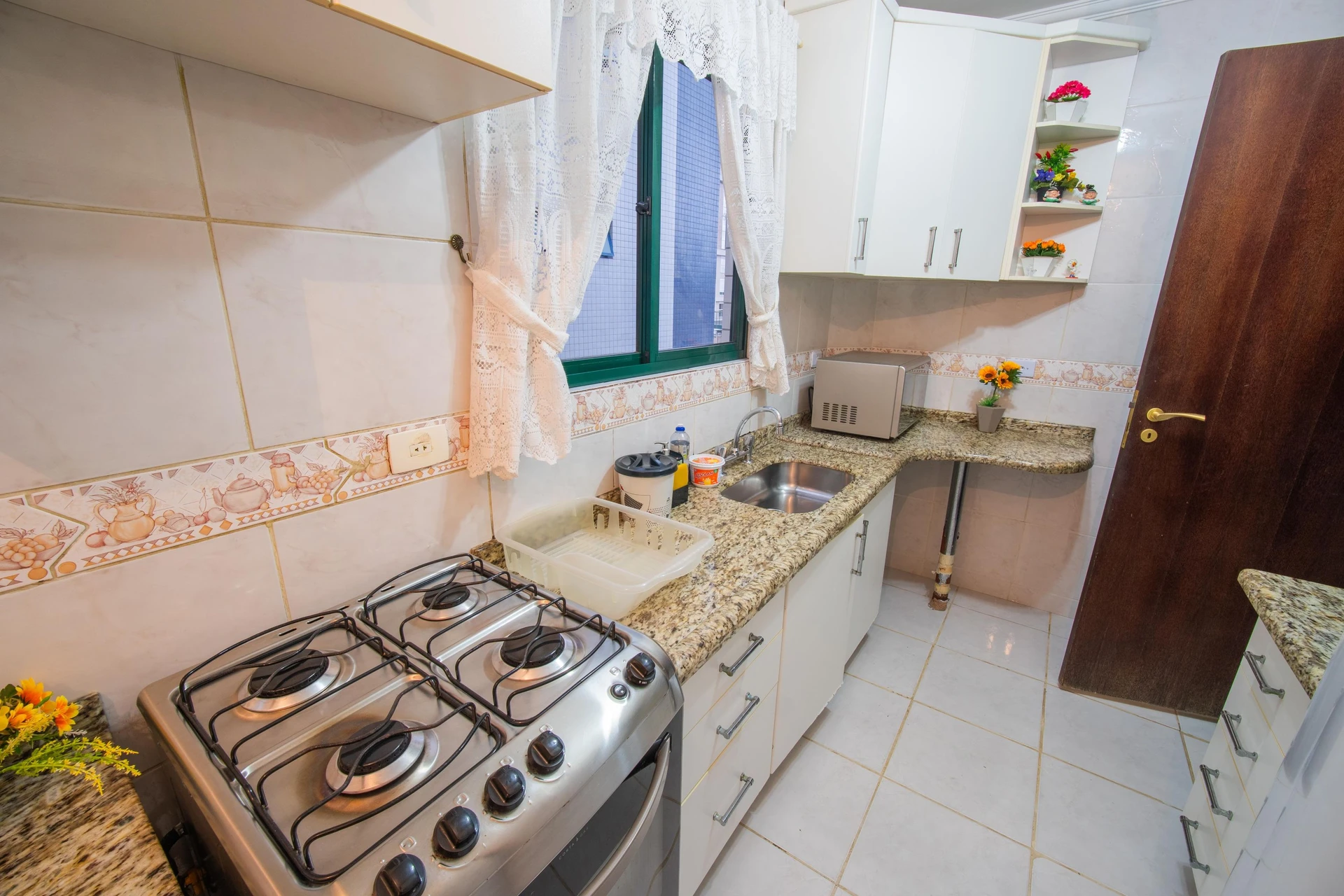 Квартира з 2 спальнями та балконом із грилем — photo 24