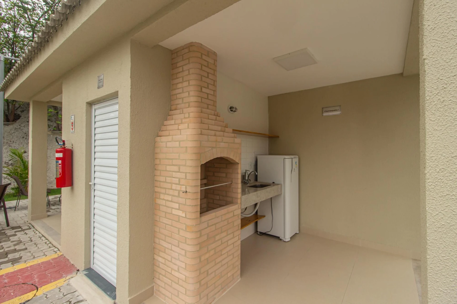 2-bedroom apartment with a laundry area — photo 27