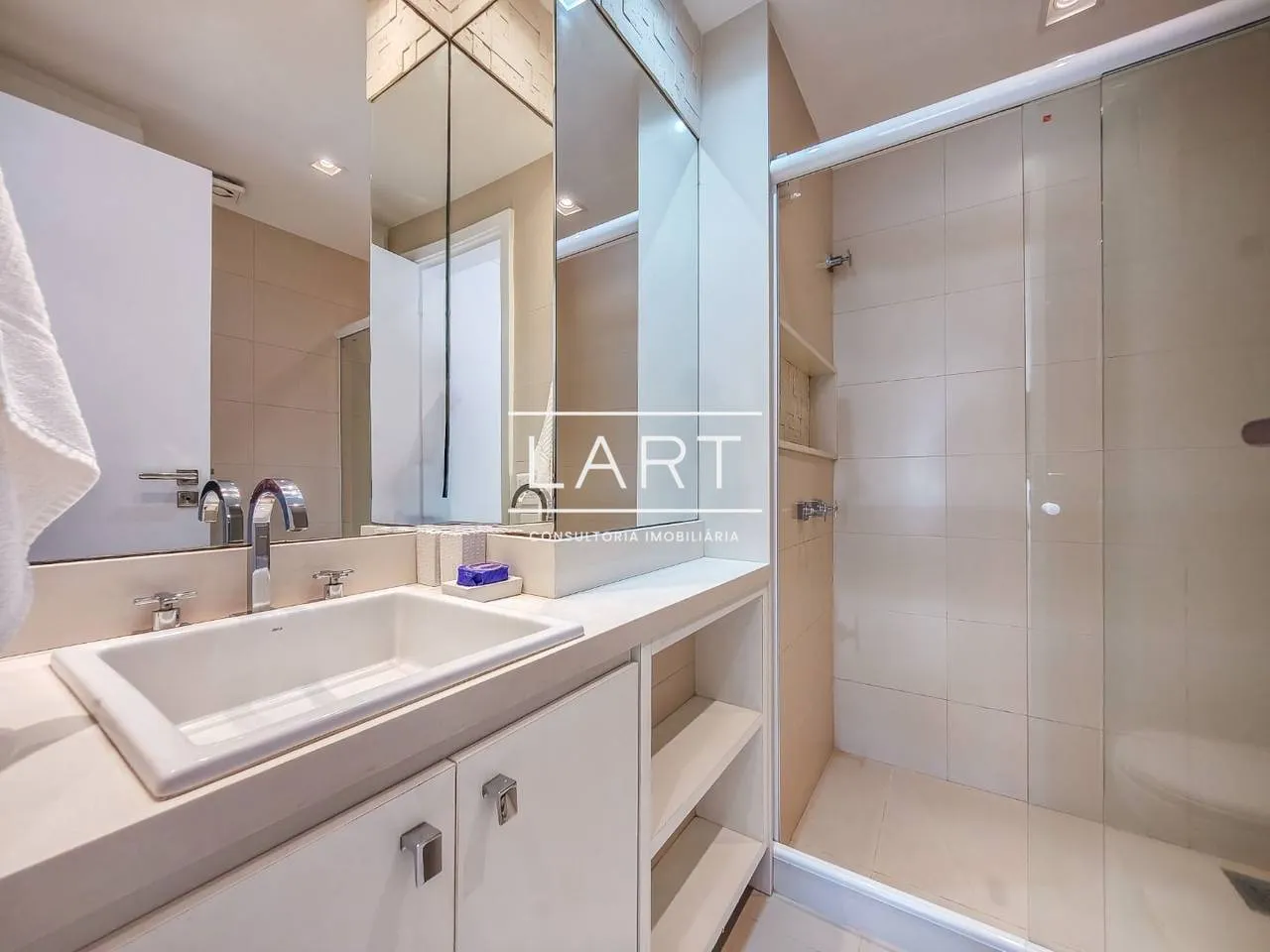 Furnished 1-bedroom apartment with 2 bathrooms — photo 12