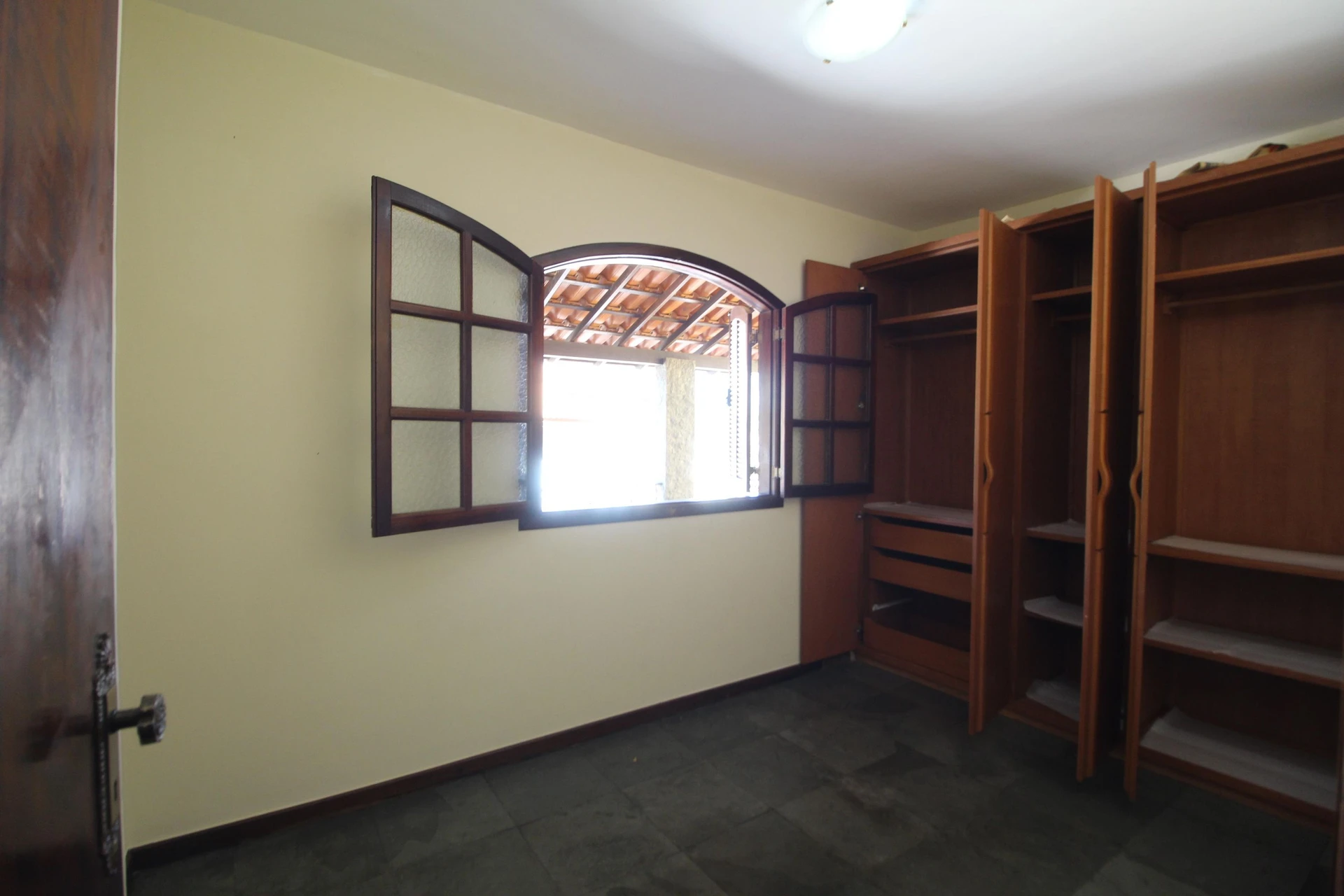House with 2 bedrooms, private garden and balcony — photo 3