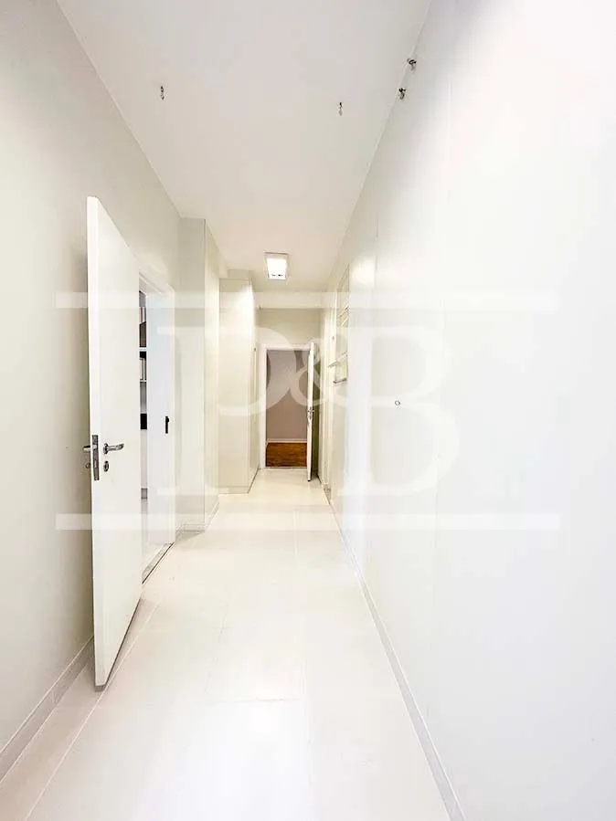 4-bedroom apartment with 270 m² and 4 bathrooms — photo 33