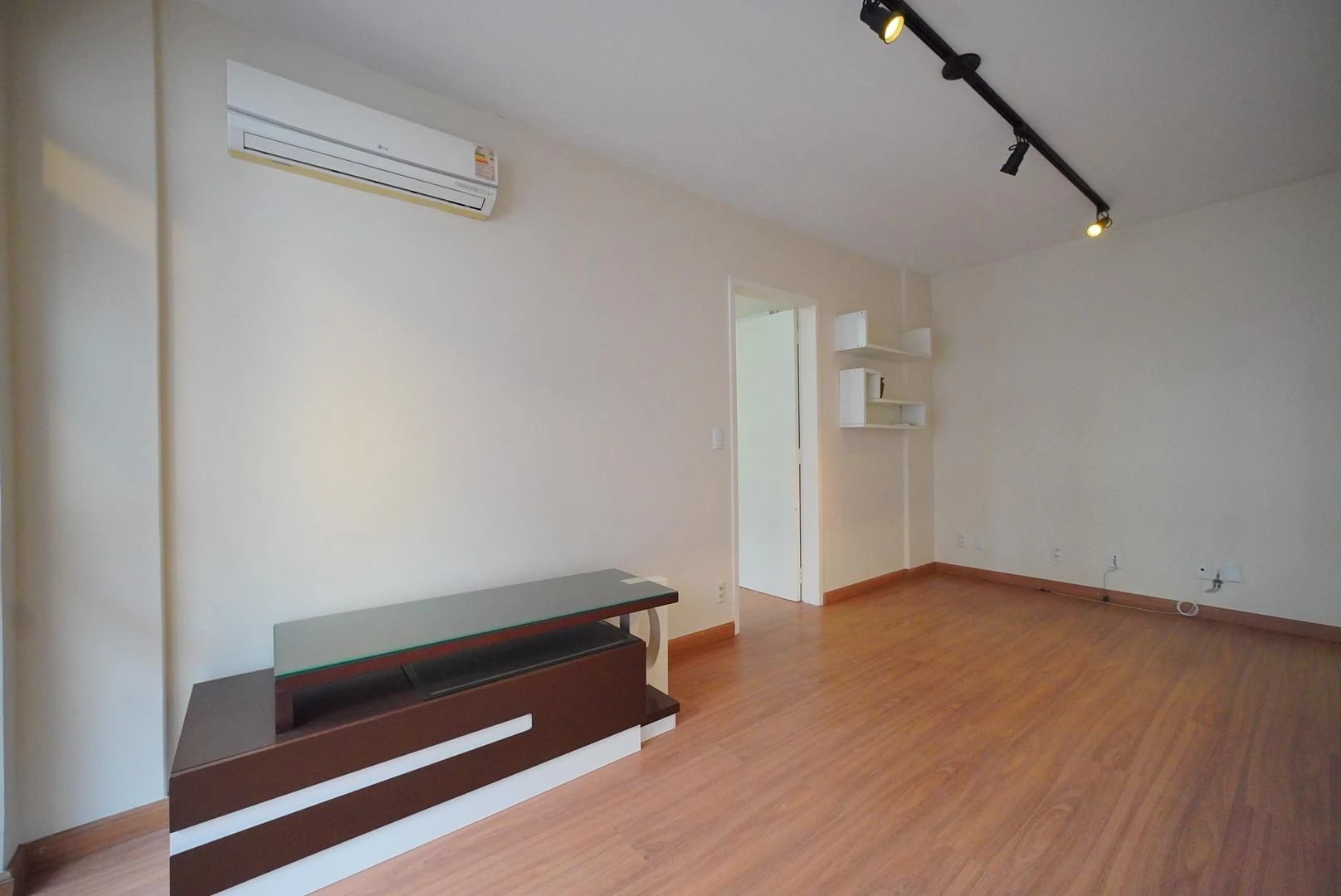 Wood or laminate floors in a one-bedroom apartment, 48 m² — photo 7