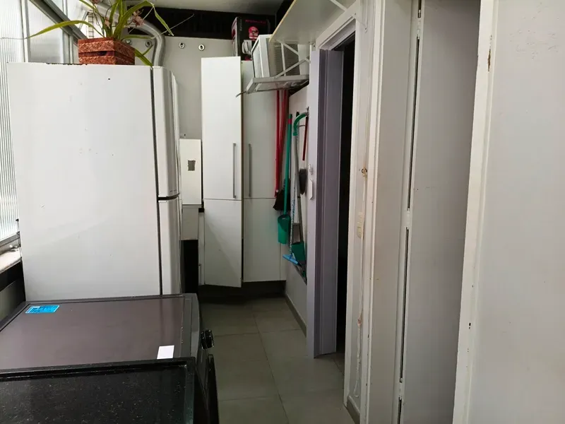 Apartment with 4 bedrooms and a enclosed glass balcony — photo 43