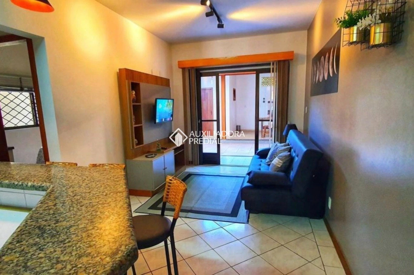 Apartamento en planta baja amueblado con 2 dormitorios y jardín — photo 4