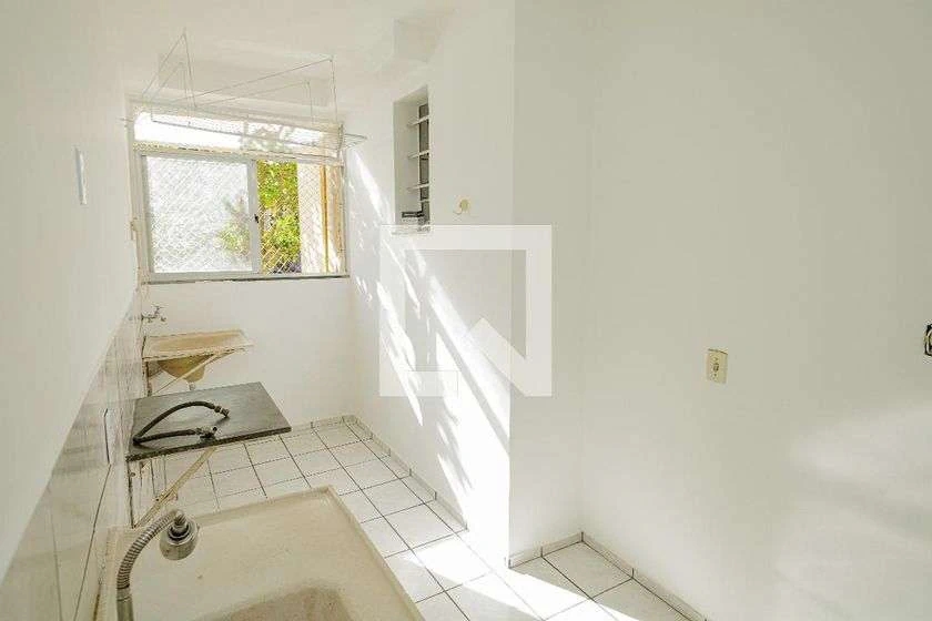 46 m² rental apartment with 2 bedrooms and glass shower — photo 11