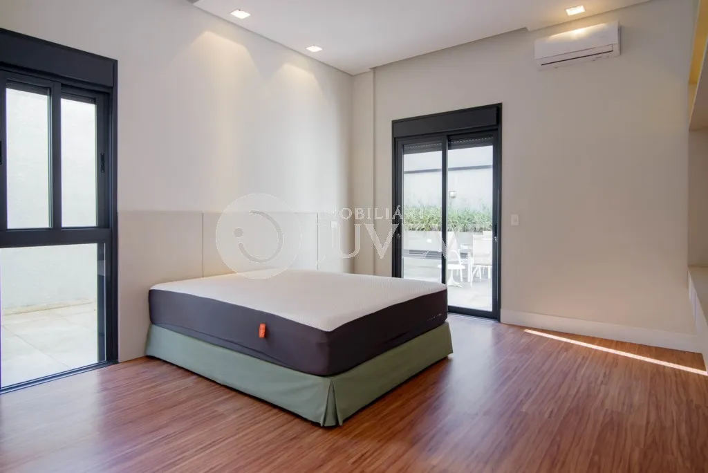 Furnished apartment, 104 m², with a glass-enclosed balcony — photo 35