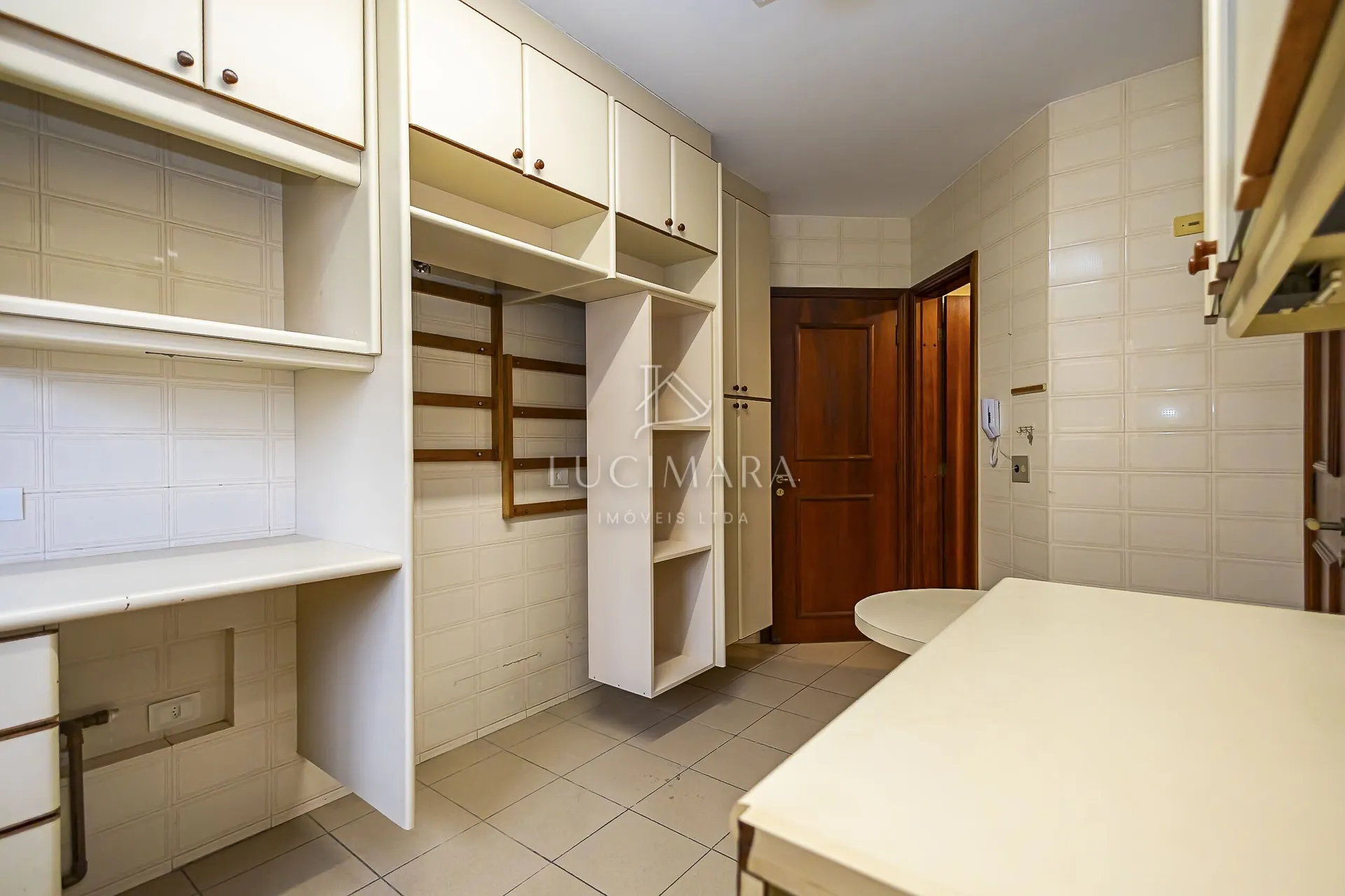 Незамеблированная квартира с 4 спальнями 427 м² — photo 43