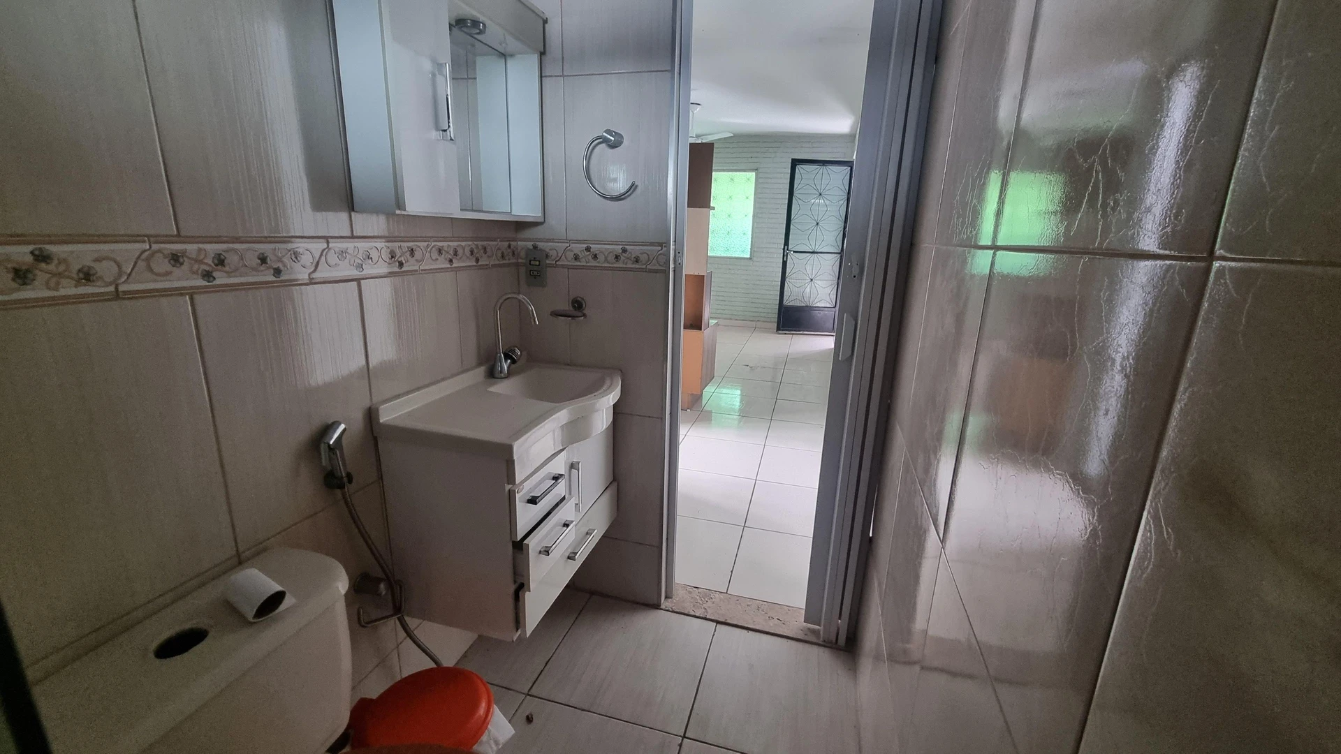 Washing machine in a 5-bedroom house, 200 m² — photo 25