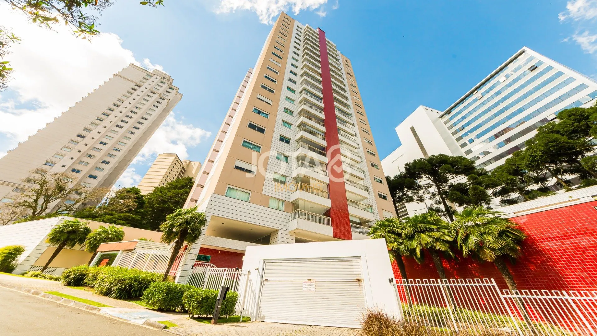 3-bedroom apartment in a building with a gym — photo 4