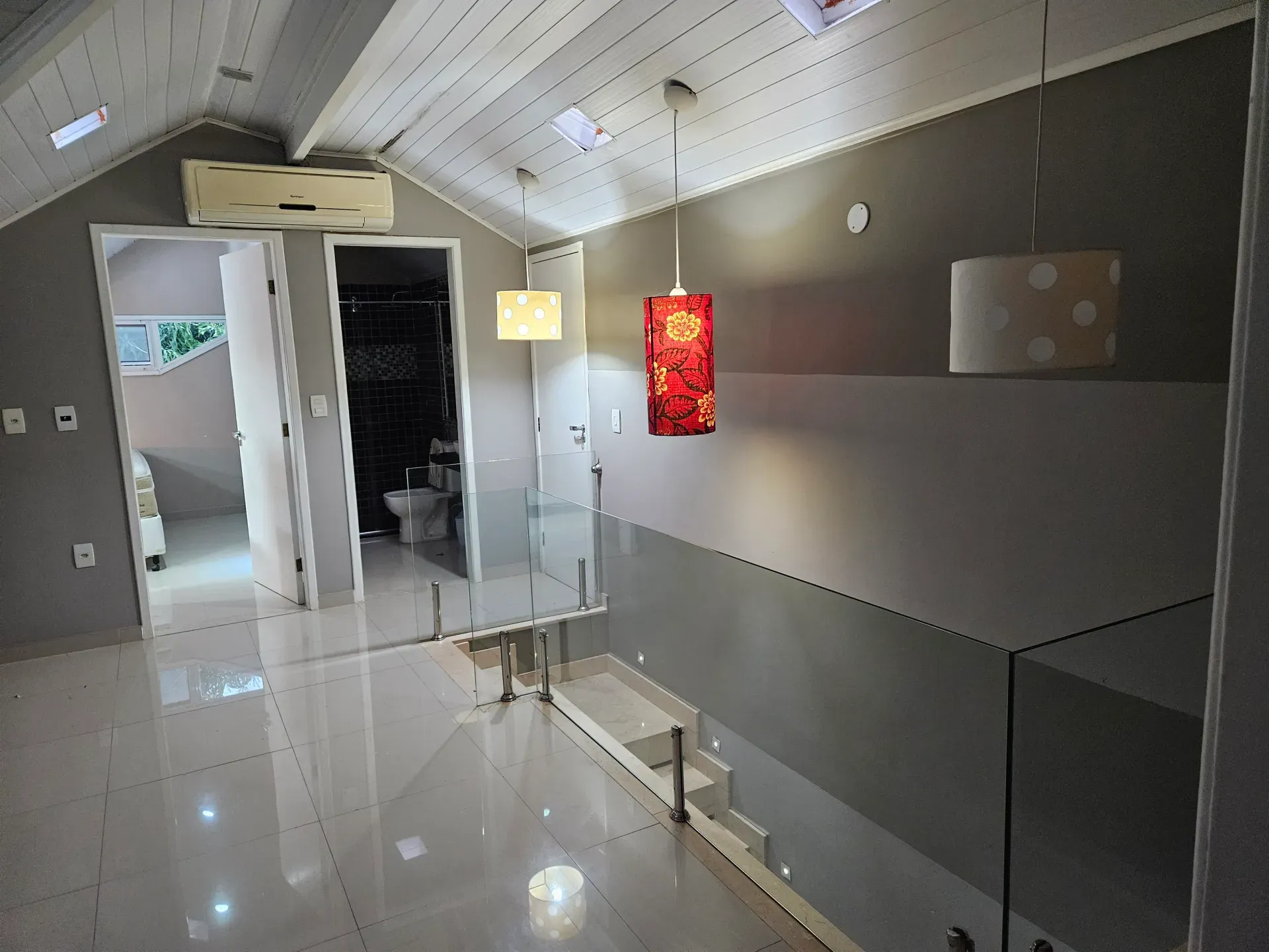 6 quartos e janelas do piso ao teto: casa de 504 m² — photo 58