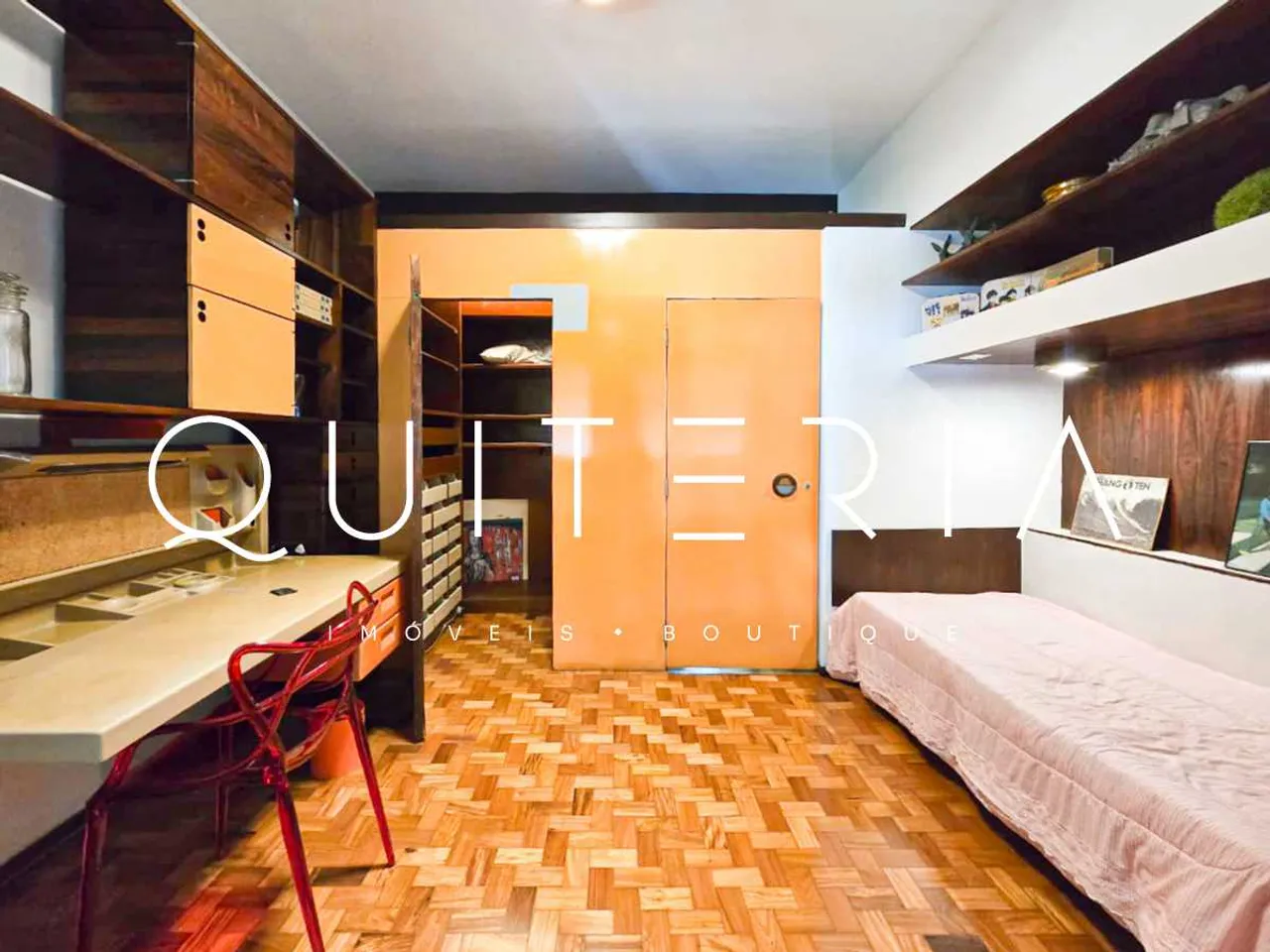 4-bedroom apartment with 4 bathrooms across 300 m² — photo 18
