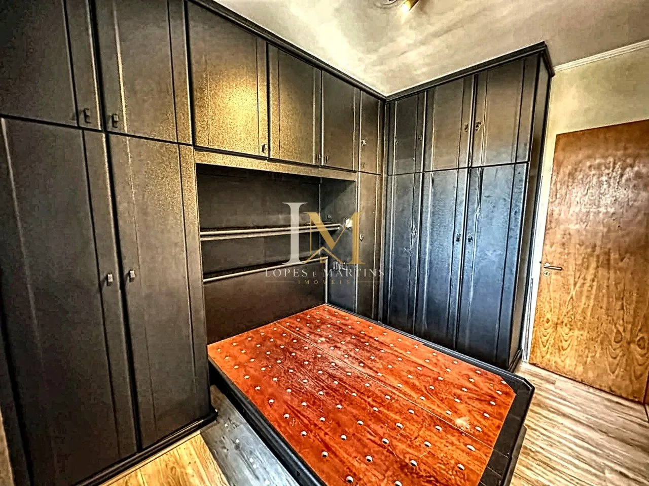 Apartment, 66 m², with wood or laminate floors — photo 16