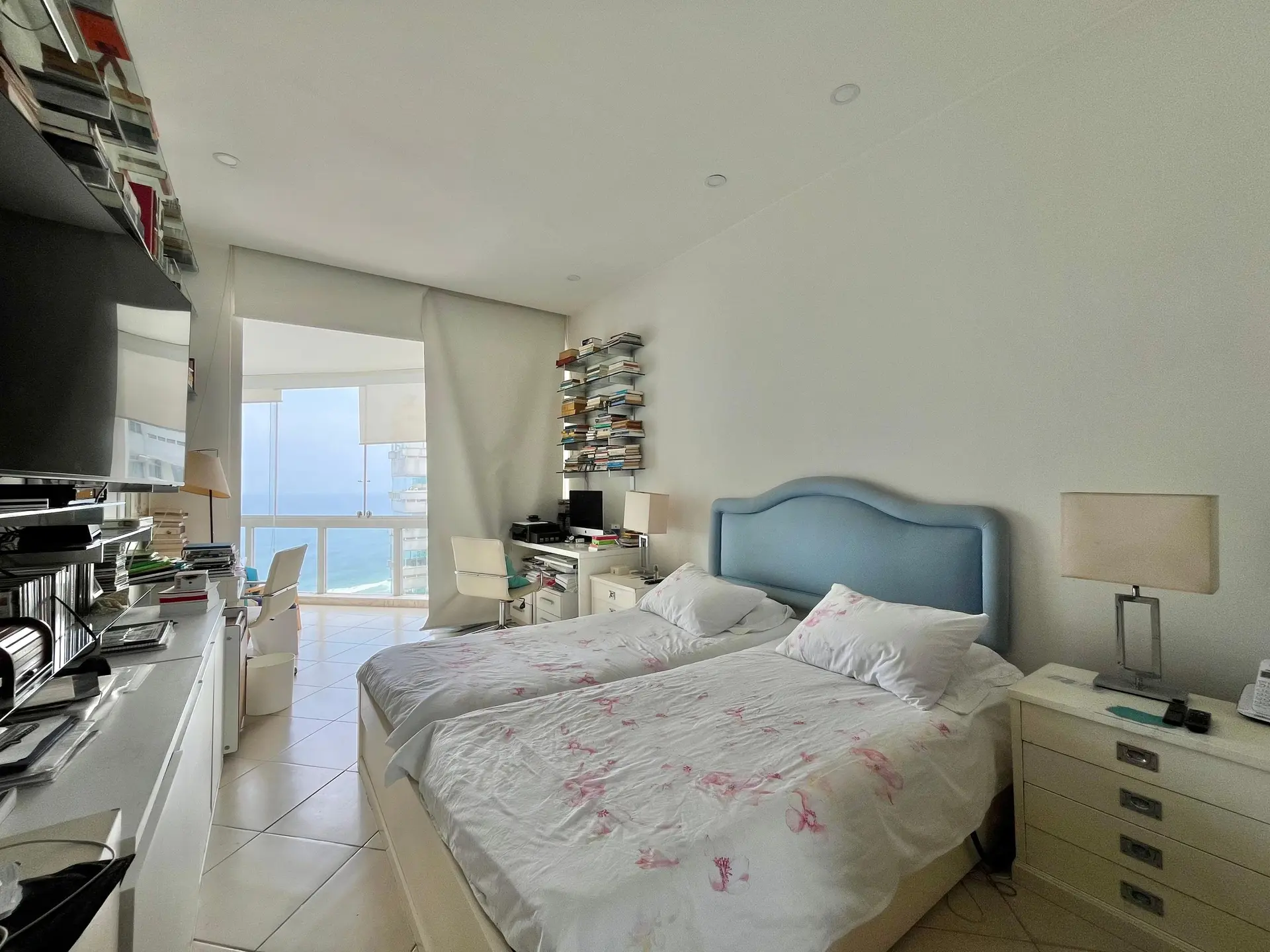 Furnished apartment, 450 m², with a water view — photo 12