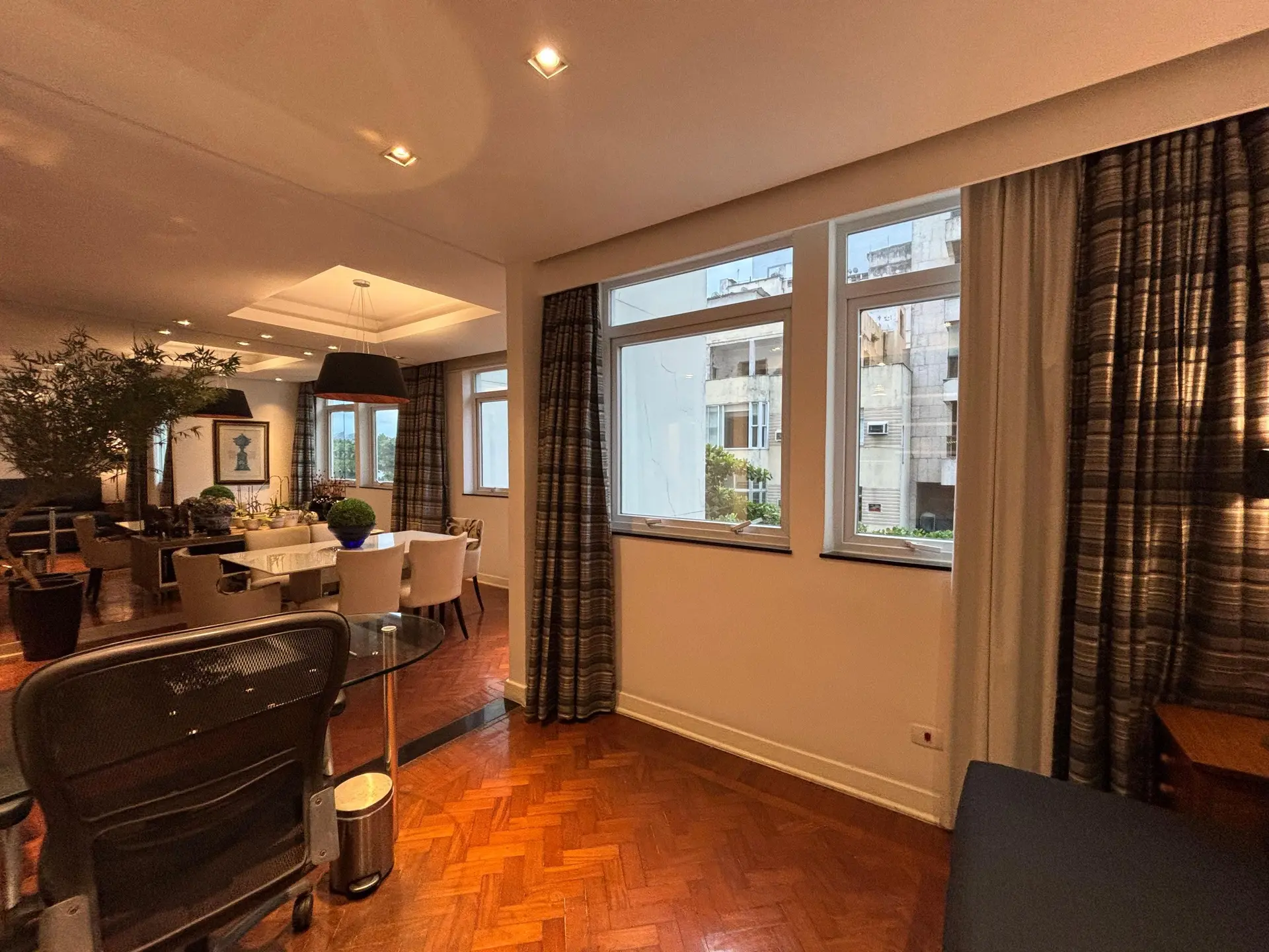 Furnished 1-bedroom apartment with 2 bathrooms — photo 28