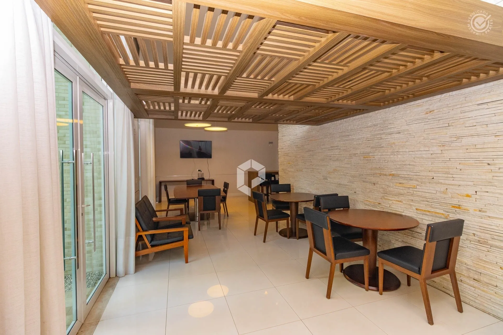 Furnished apartment with 3 en-suite bedrooms and 295 m² — photo 27