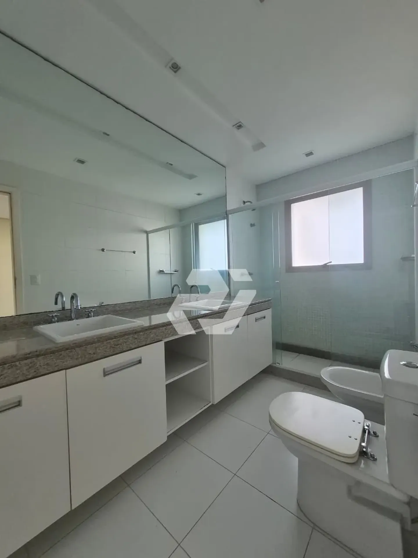 Apartment with 4 en-suite bedrooms and private garden — photo 30