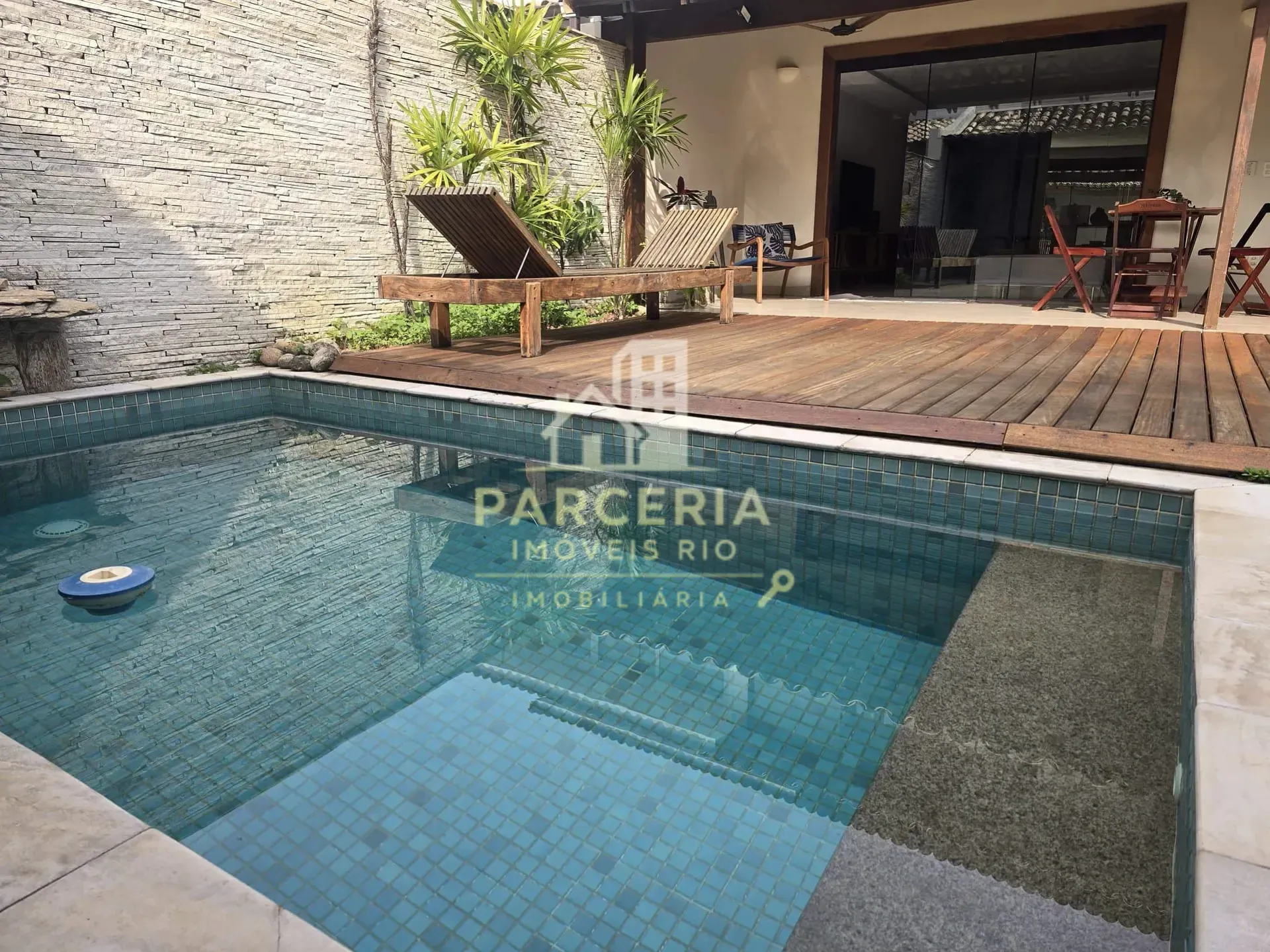 Casa mobiliada com 5 quartos e área de piscina compartilhada — photo 3