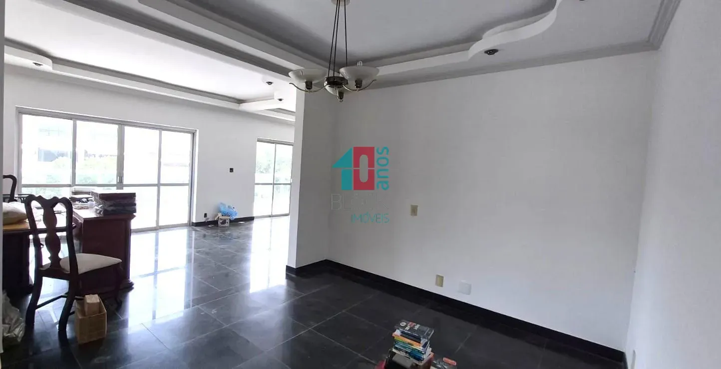 Apartamento com 4 quartos e cozinha separada — photo 7