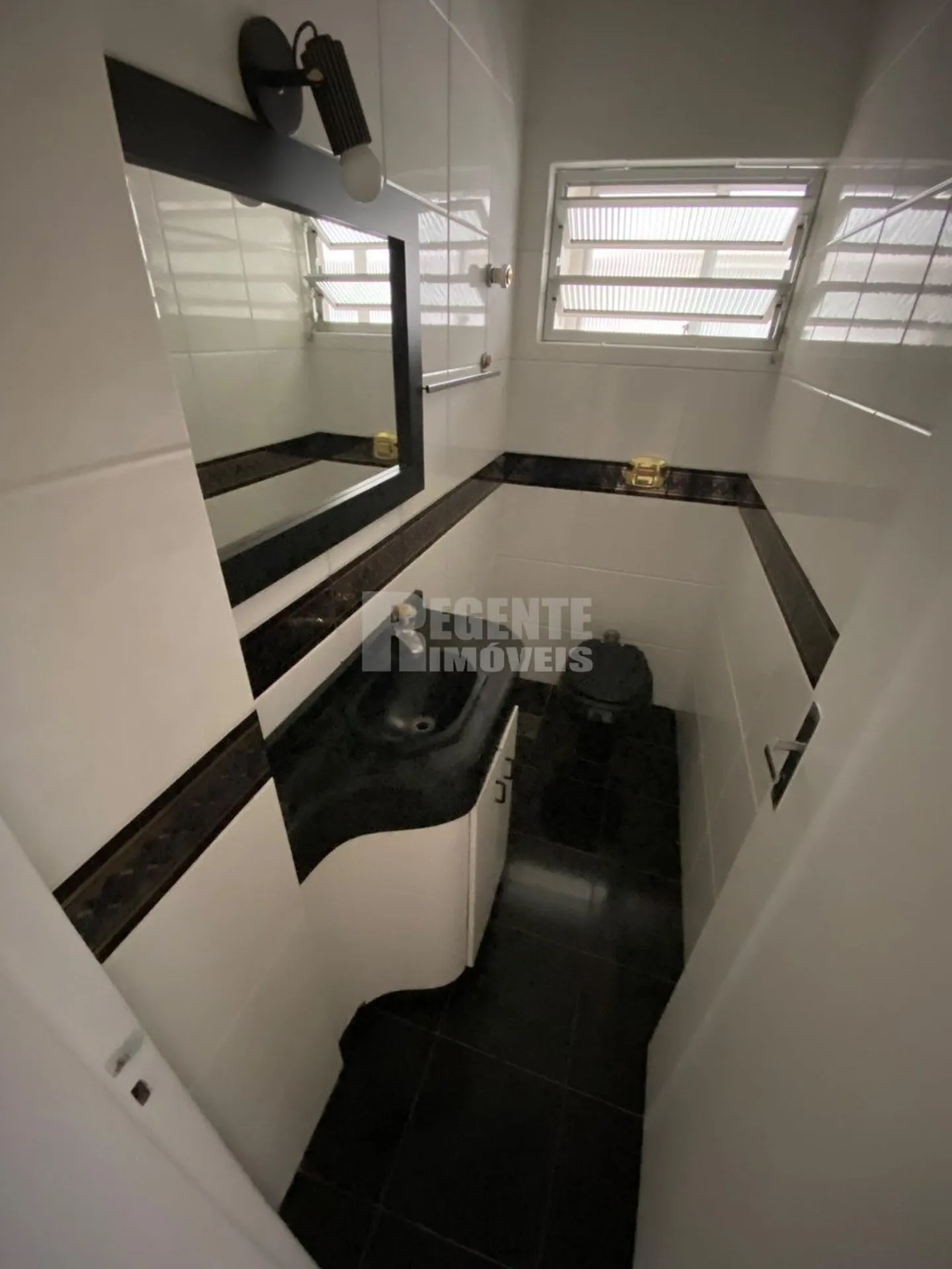 Wood or laminate floors in a 2-bedroom apartment, 80 m² — photo 10
