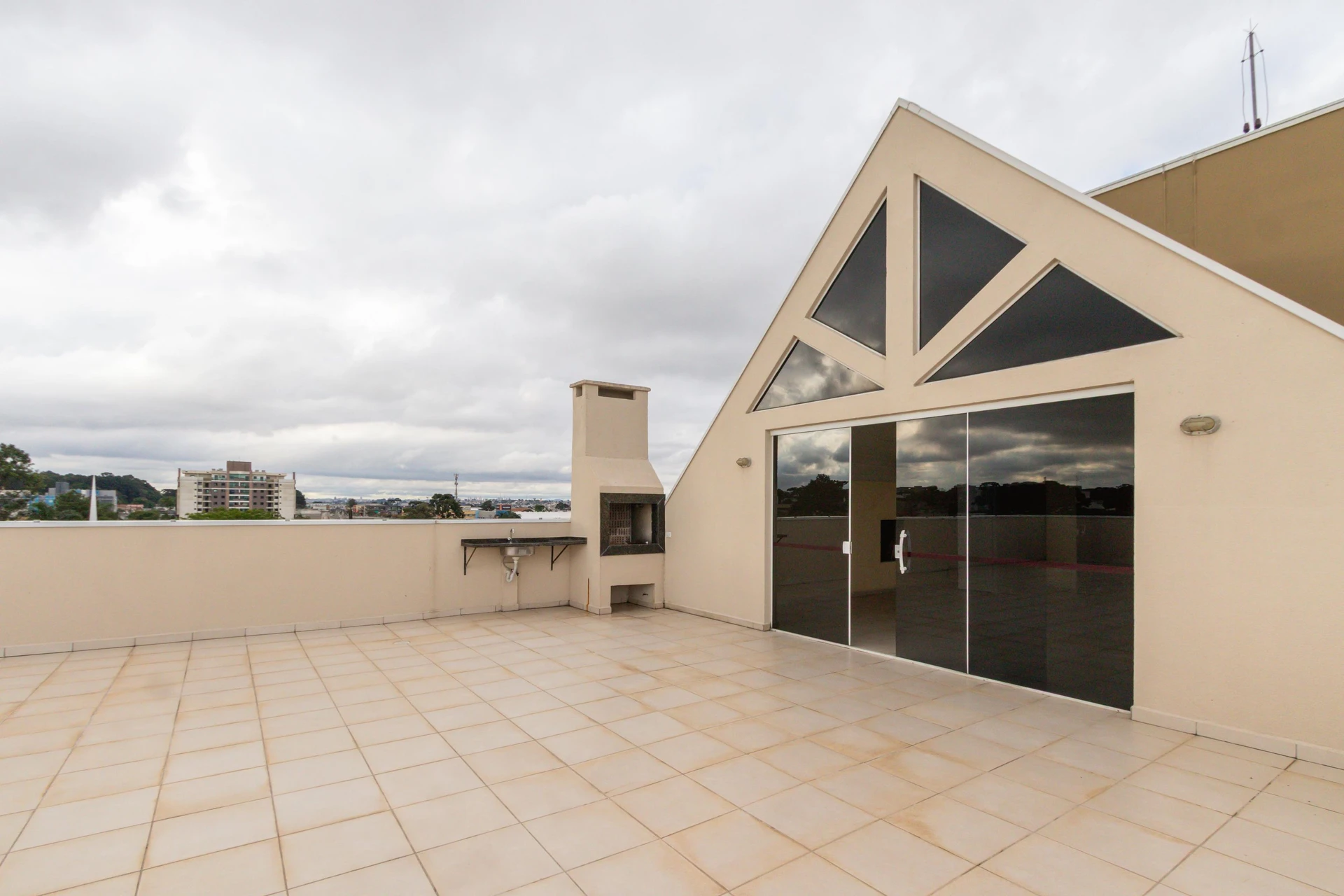 2-bedroom apartment with a home office in Curitiba — photo 24
