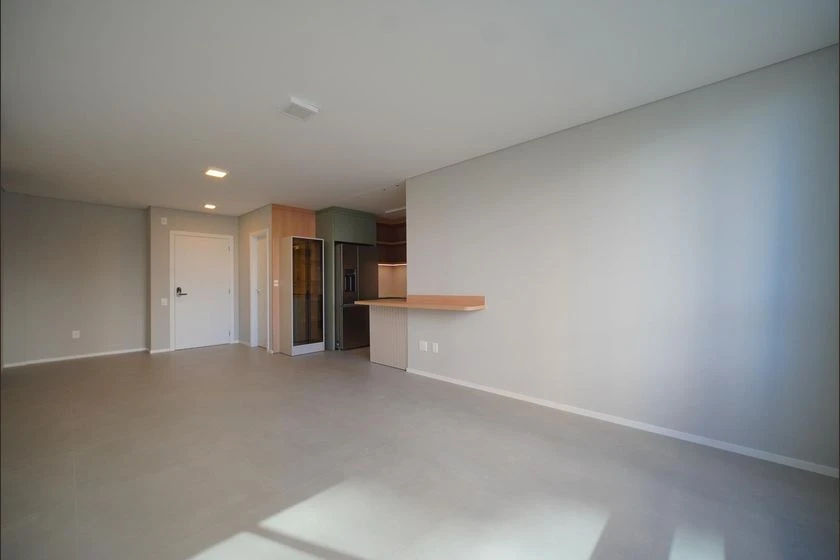 Apartment with 3 en-suite bedrooms and integrated kitchen — photo 3