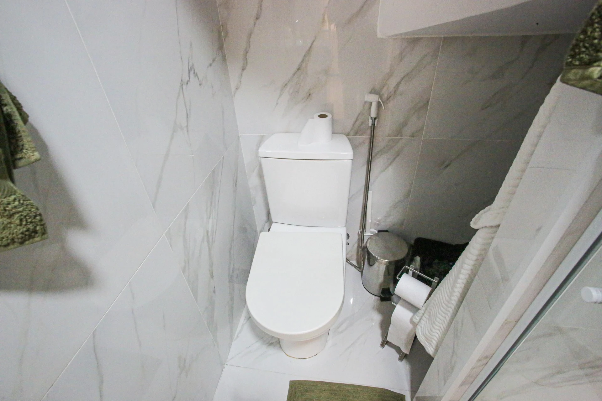 Casa mobiliada com 4 quartos e 4 banheiros no condomínio — photo 59