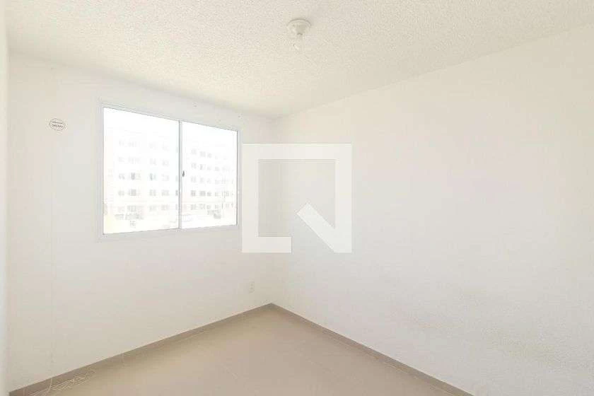 Minimal-style 2-bedroom apartment with ceramic floors — photo 9