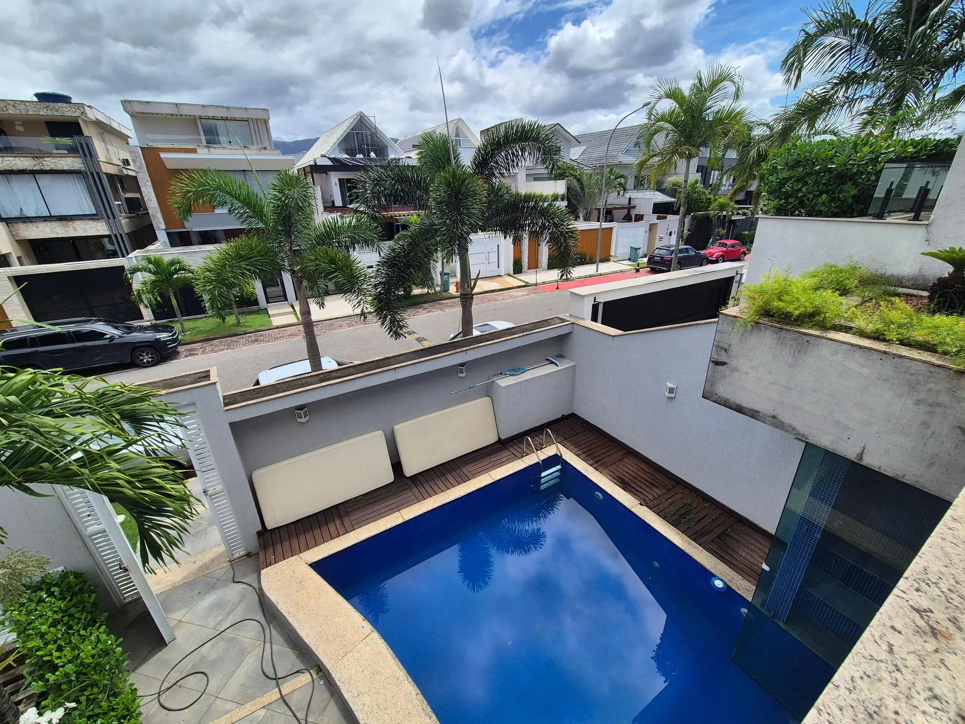 5-bedroom house with floor-to-ceiling windows — photo 54