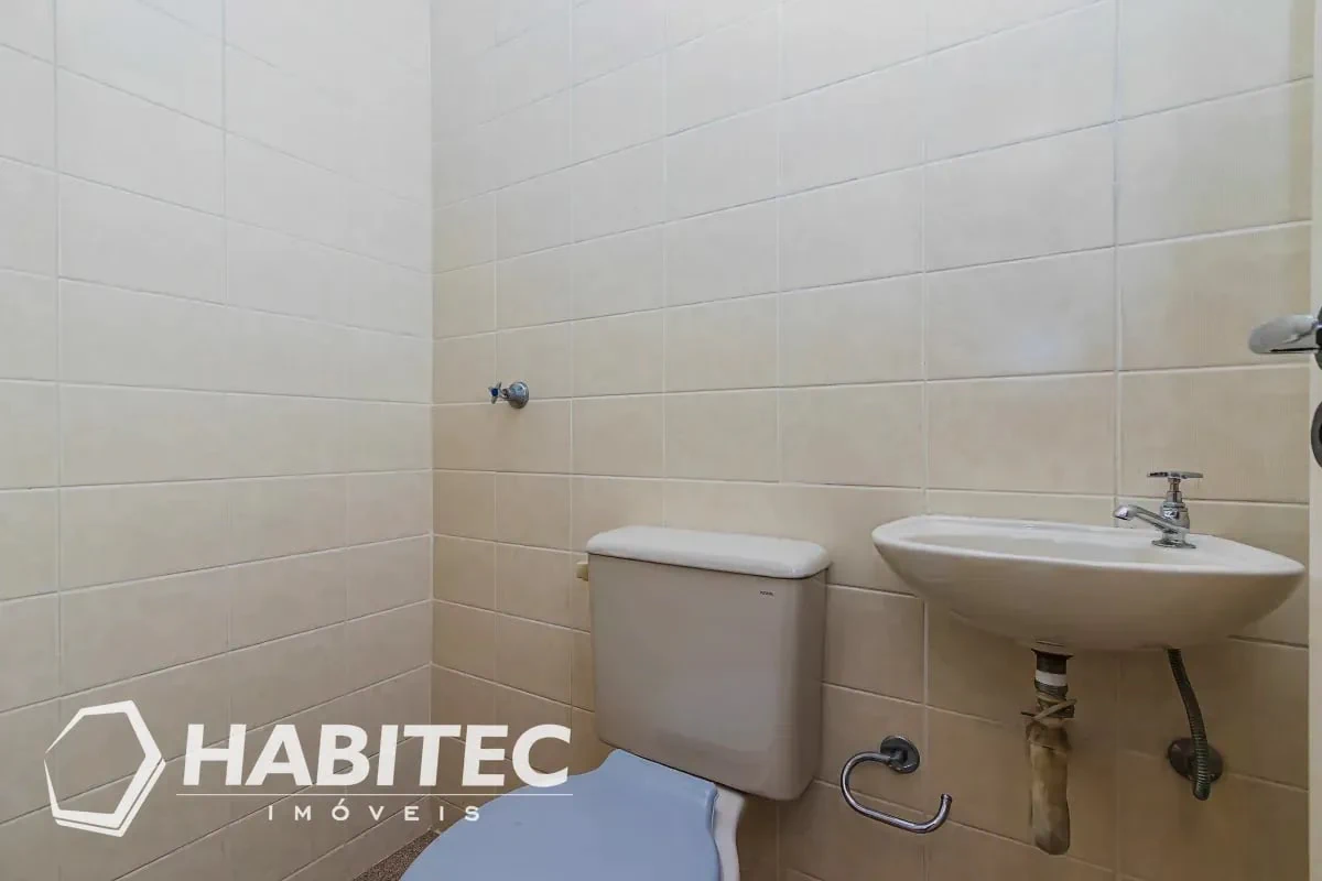 3-bedroom apartment with wood or laminate floors — photo 28