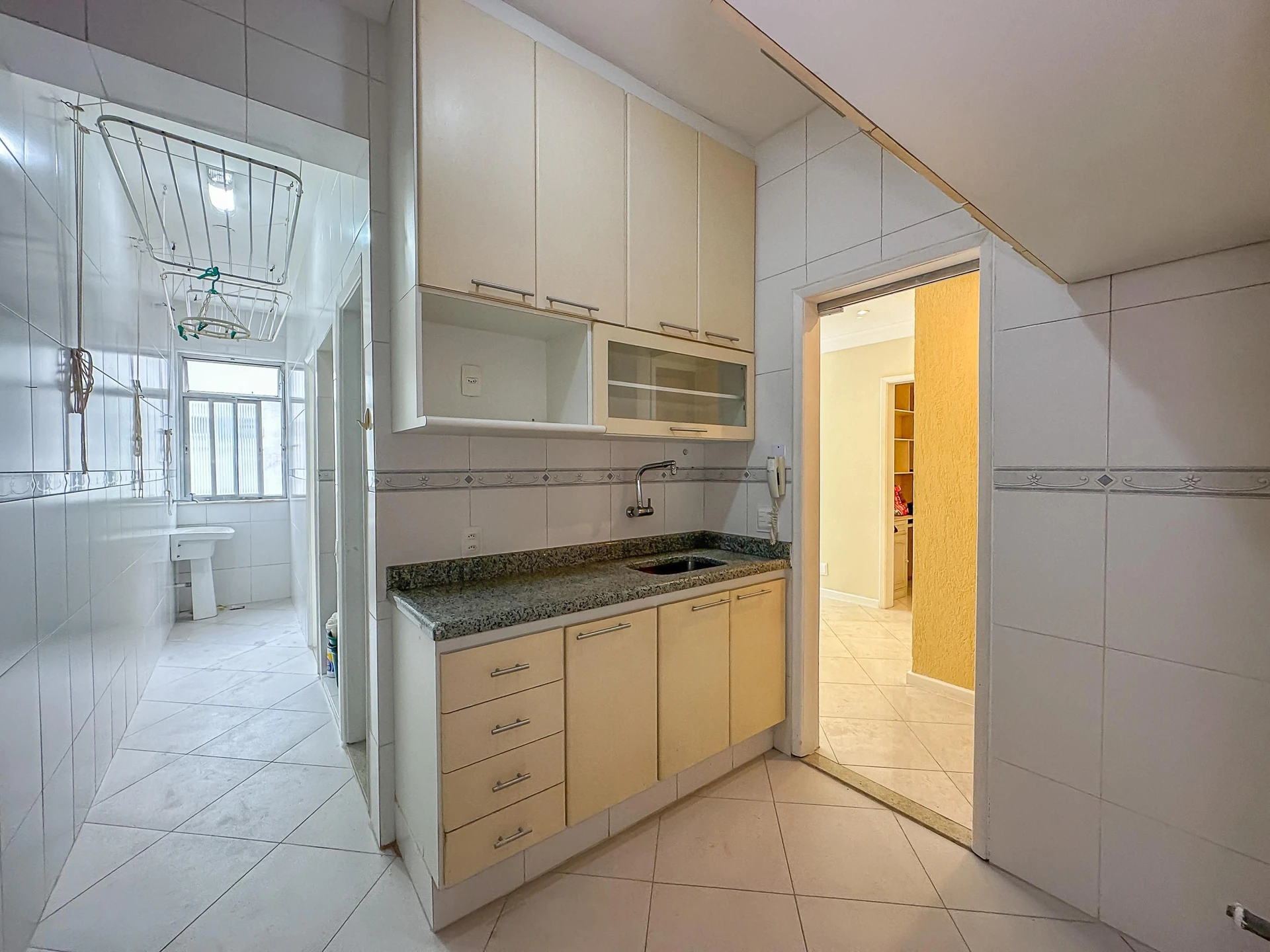 2-bedroom apartment with a glass-enclosed balcony — photo 2
