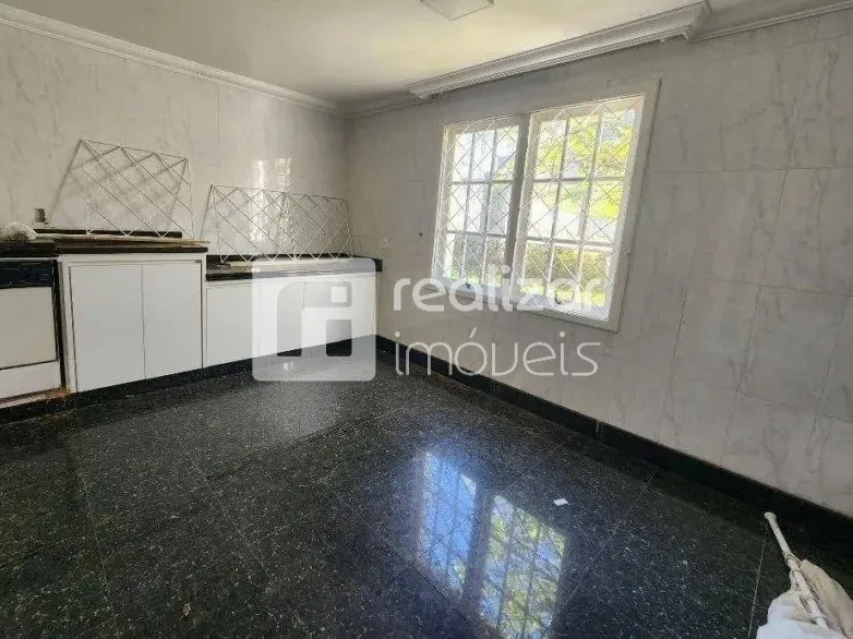 8-bedroom house with 566 m² and 4 covered parking — photo 2