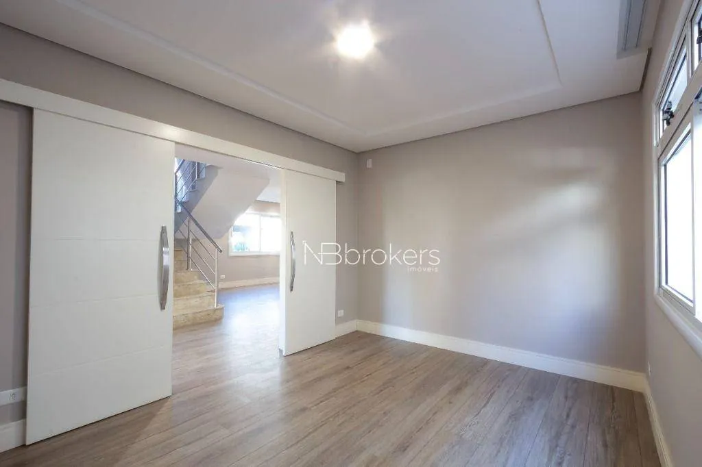 Condo house with 4 bedrooms and 5 bathrooms — photo 17