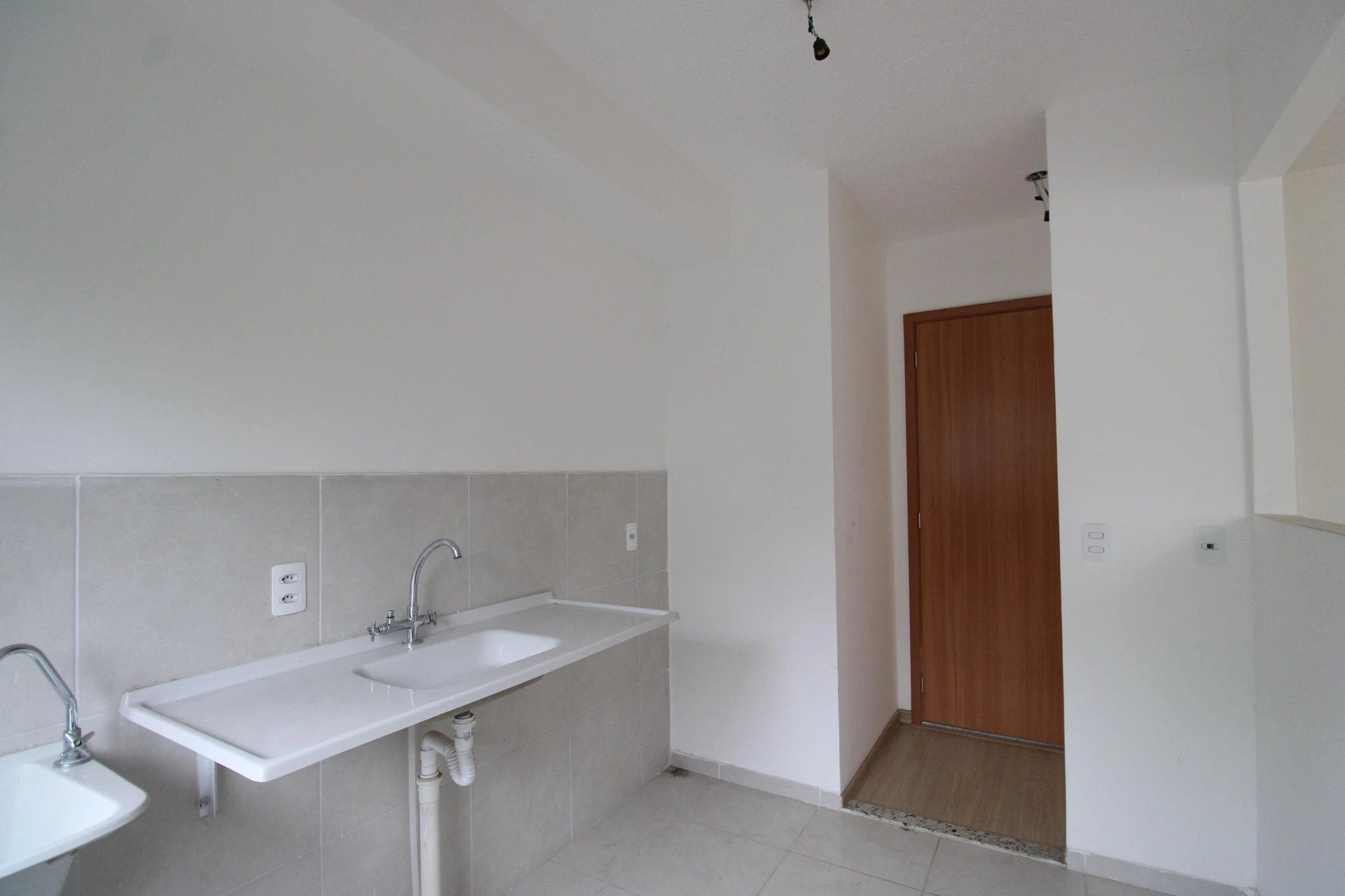Apartamento de 2 quartos em condomínio com piscina — photo 16