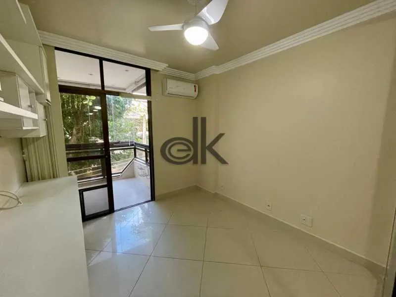Furnished apartment, 98 m², with a glass-enclosed balcony — photo 16