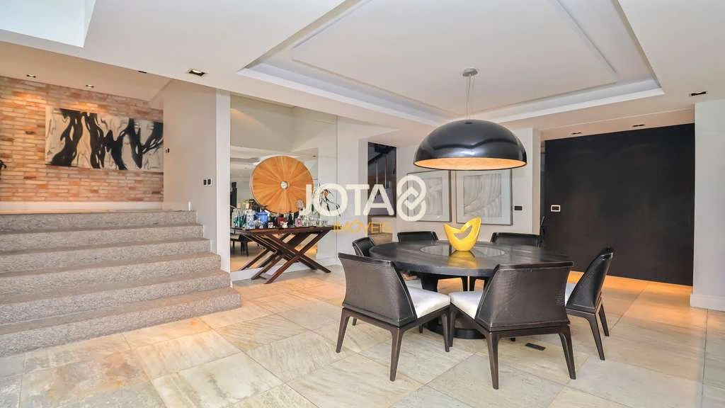 Будинок на 6 спалень, 7 ванних і 879 м² та 4 паркування — photo 3