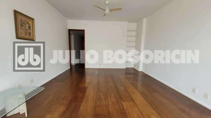 3-bedroom apartment with a suite and a balcony — photo 6