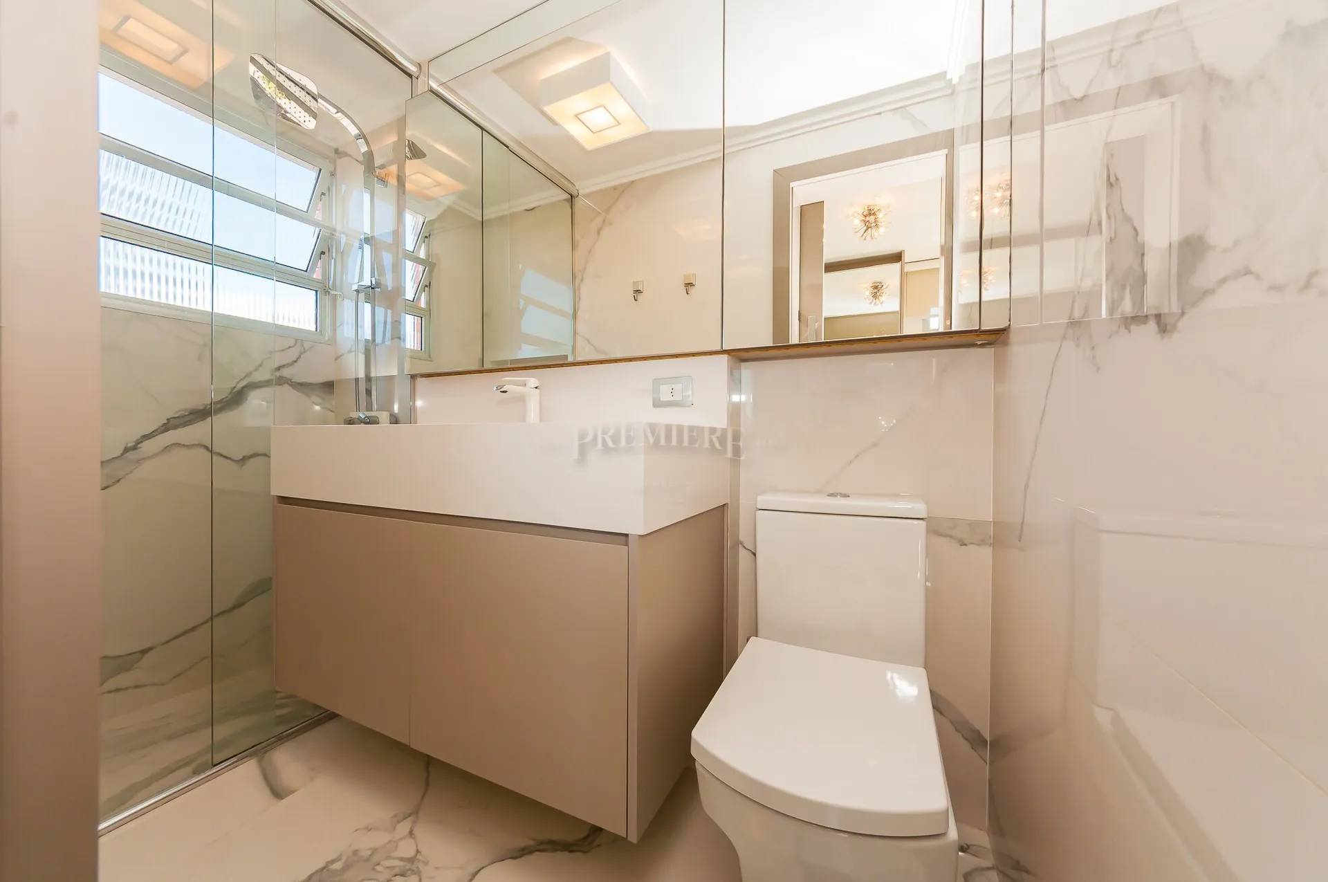 Furnished 2-bedroom apartment with 3 bathrooms — photo 32