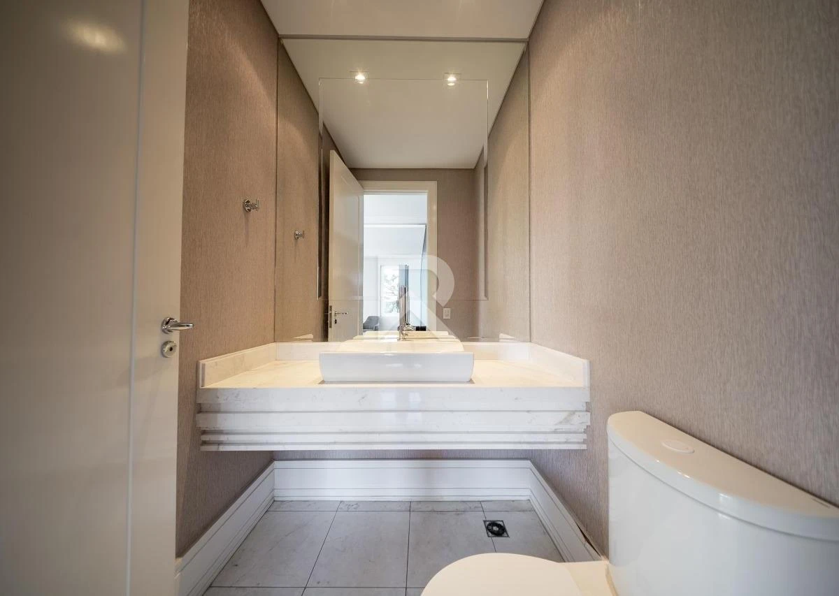 344 m² apartment with floor-to-ceiling windows and a bathtub — photo 50