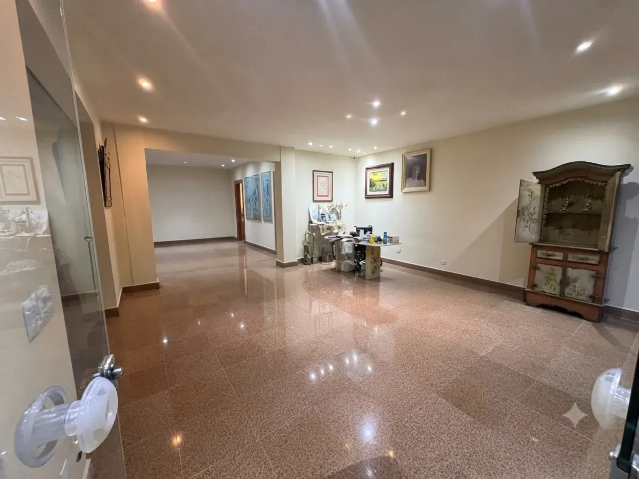 Casa para locação com 4 quartos e 5 banheiros — photo 4