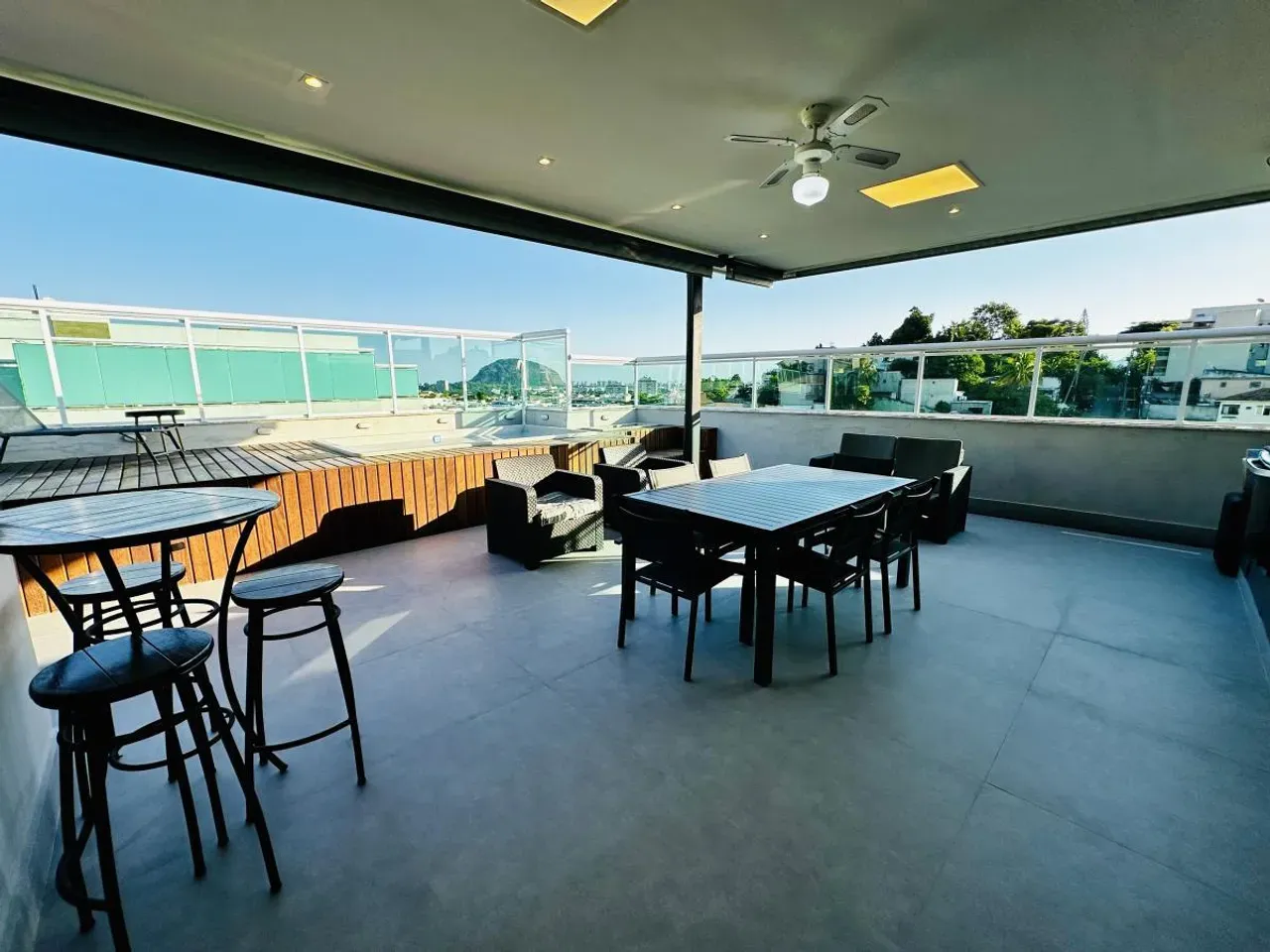 Furnished apartment, 198 m², with floor-to-ceiling windows — photo 11