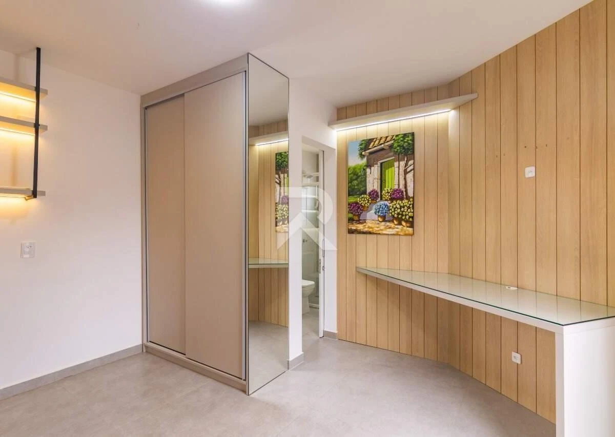 4-bedroom house with a bathtub in Curitiba — photo 28