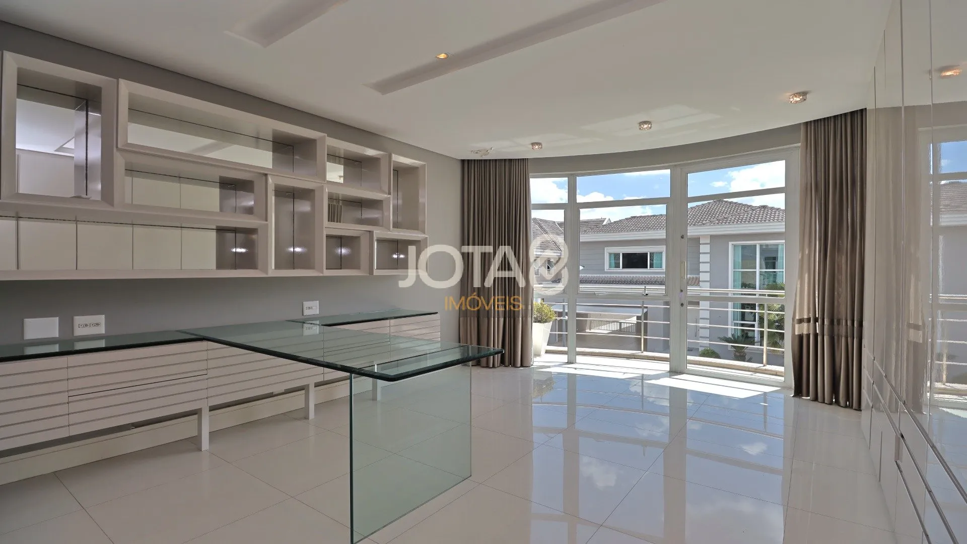 House of 310 m² with 3 en-suite bedrooms and private BBQ — photo 21