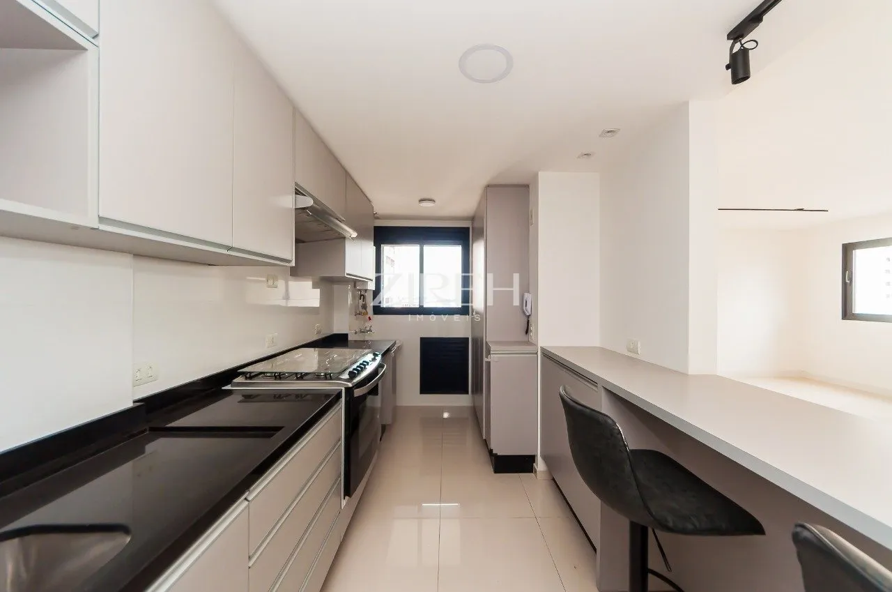 2-bedroom apartment in a building with a tennis court — photo 16