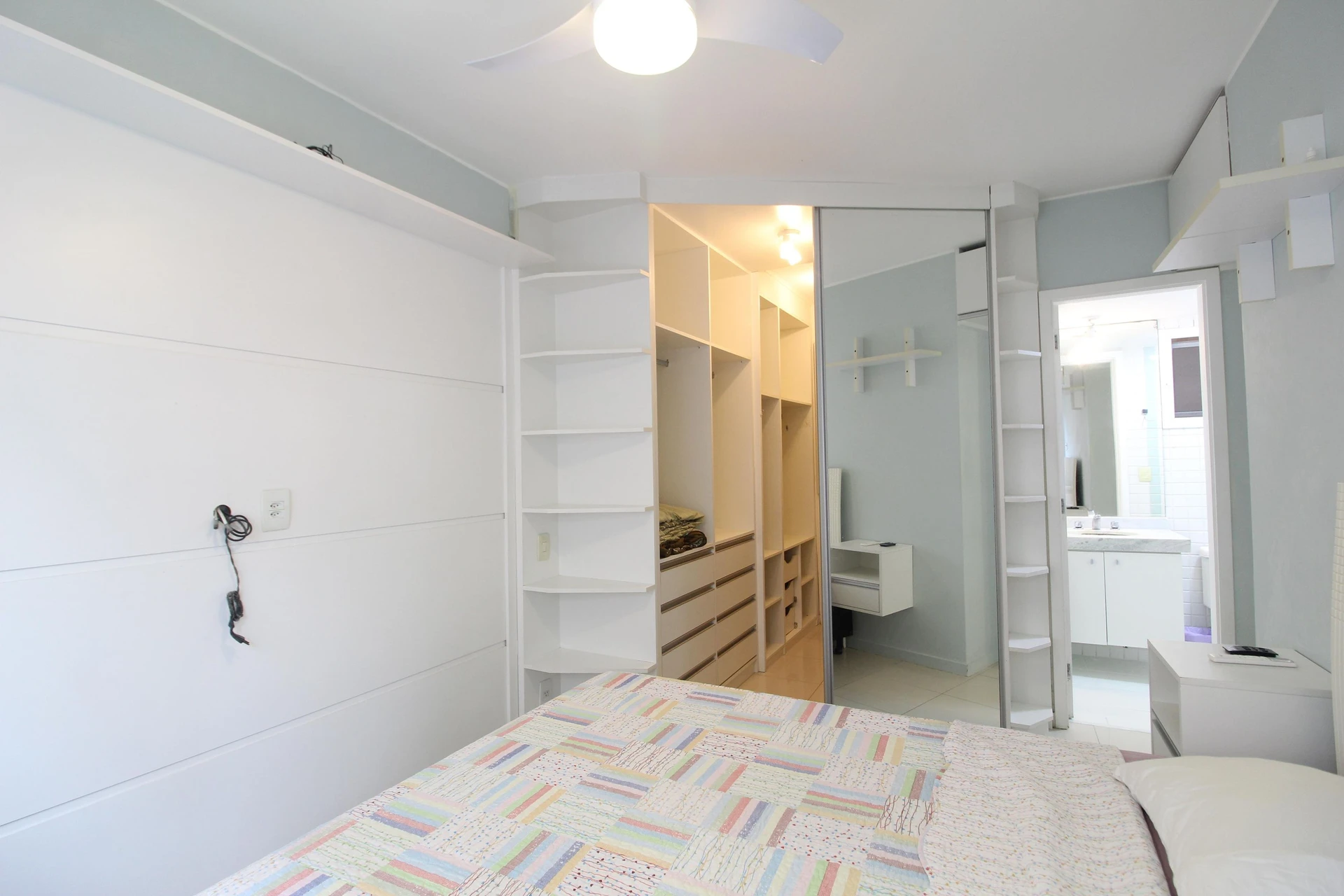 Furnished 3-bedroom apartment with 2 bathrooms — photo 18