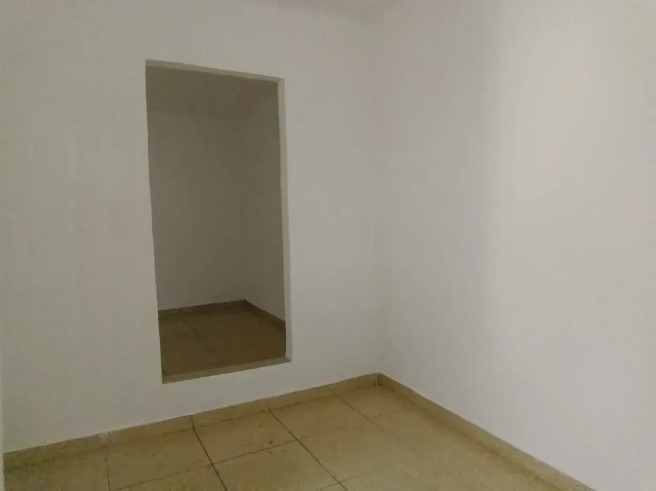 Casa sem mobília com 4 quartos e 1 banheiro — photo 13